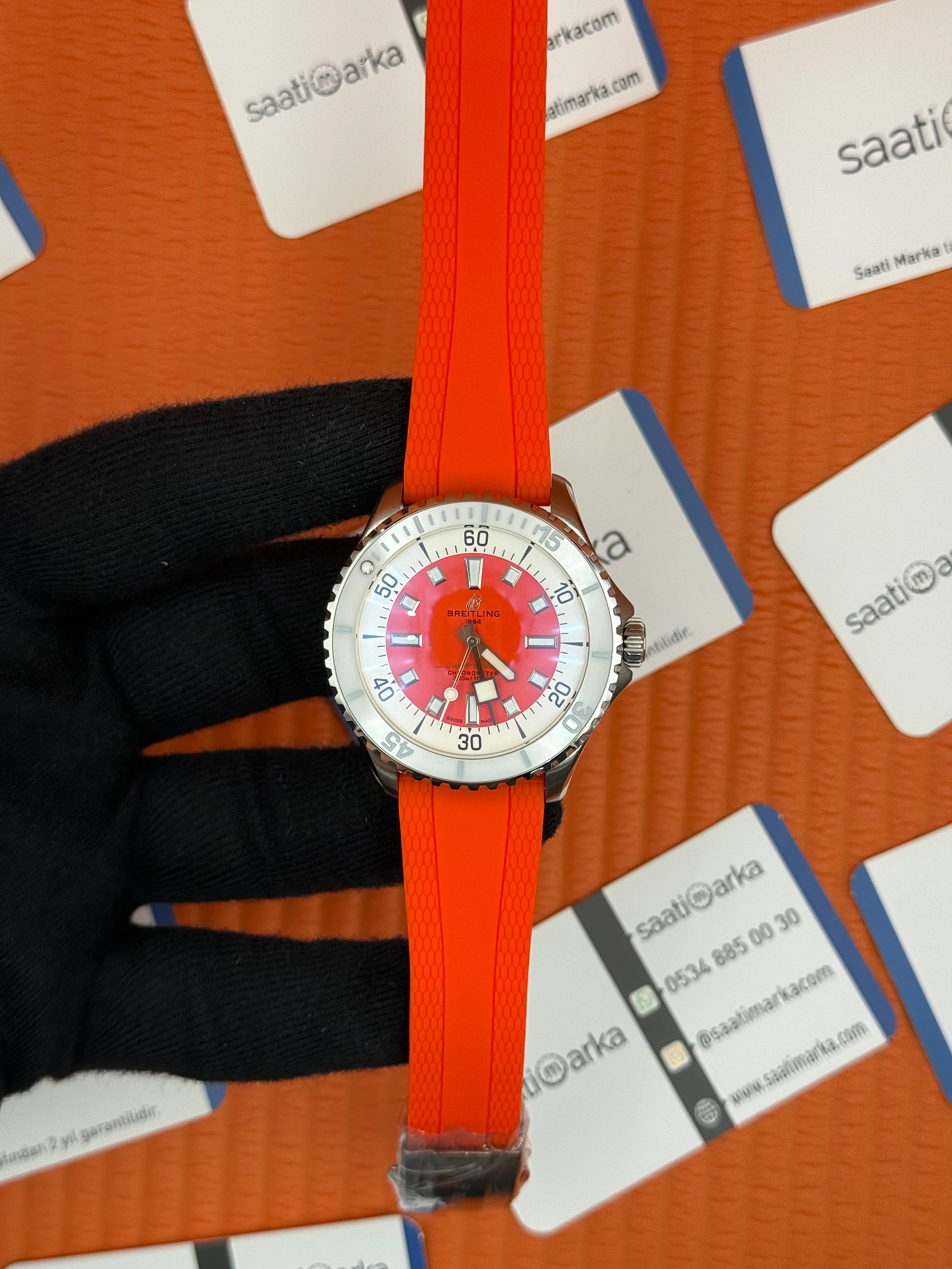 BREITLING Superocean turuncu kauçuk kordon turuncu kadran