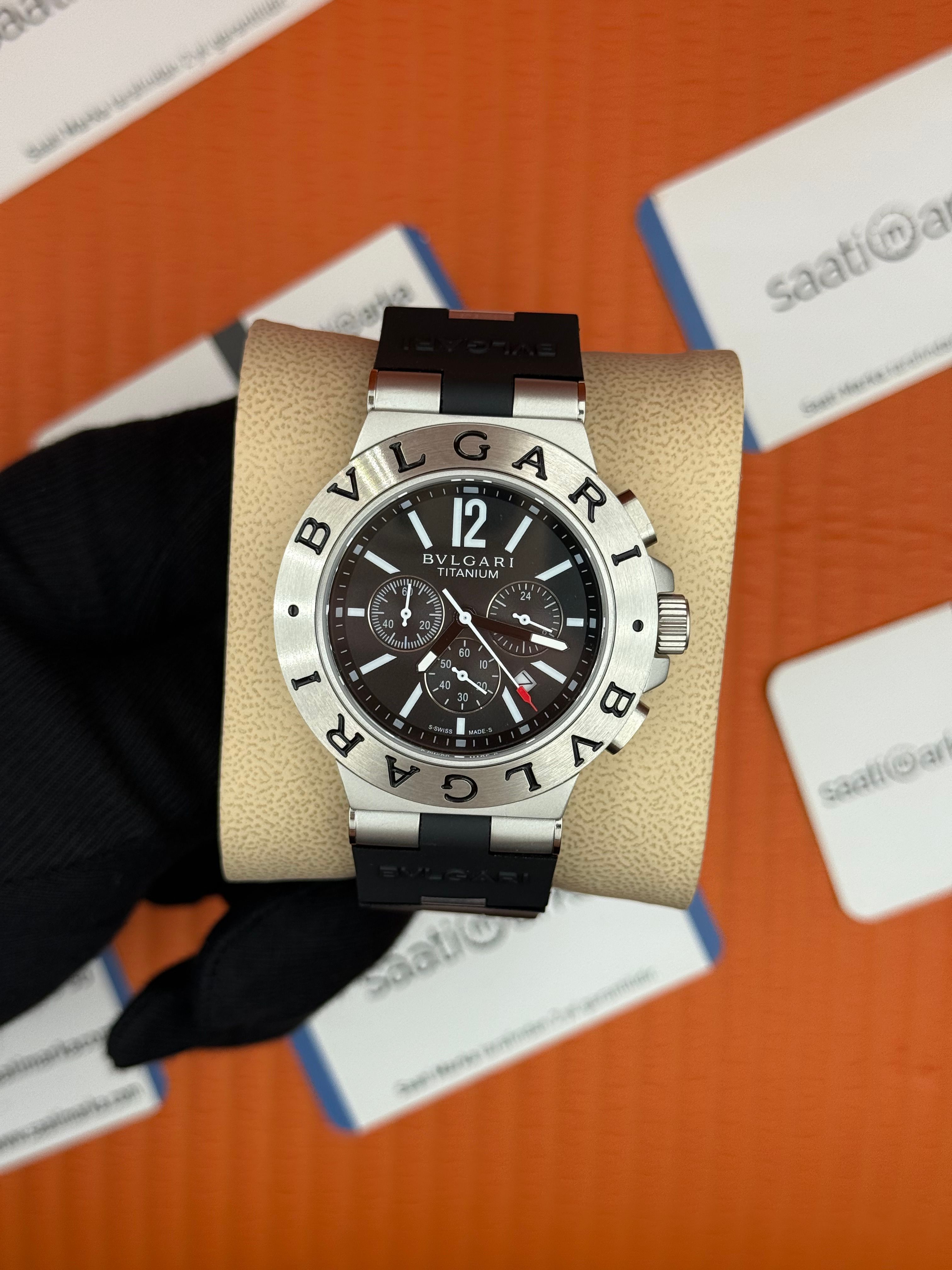 BVLGARI Titanium siyah kadran silver kasa siyah kauçuk kordon