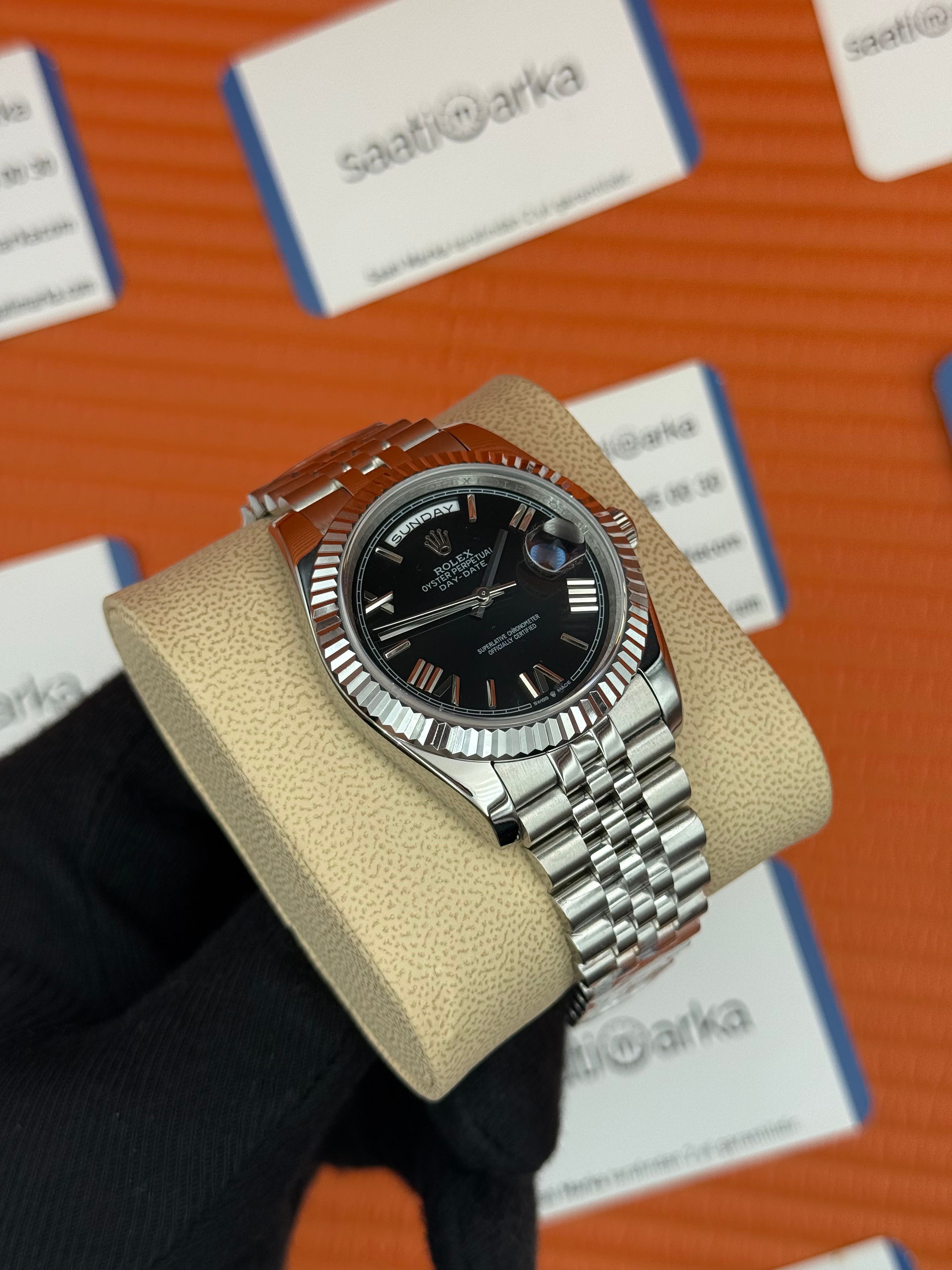 ROLEX Day Date roma rakamlı siyah kadran silver jubilee kordon