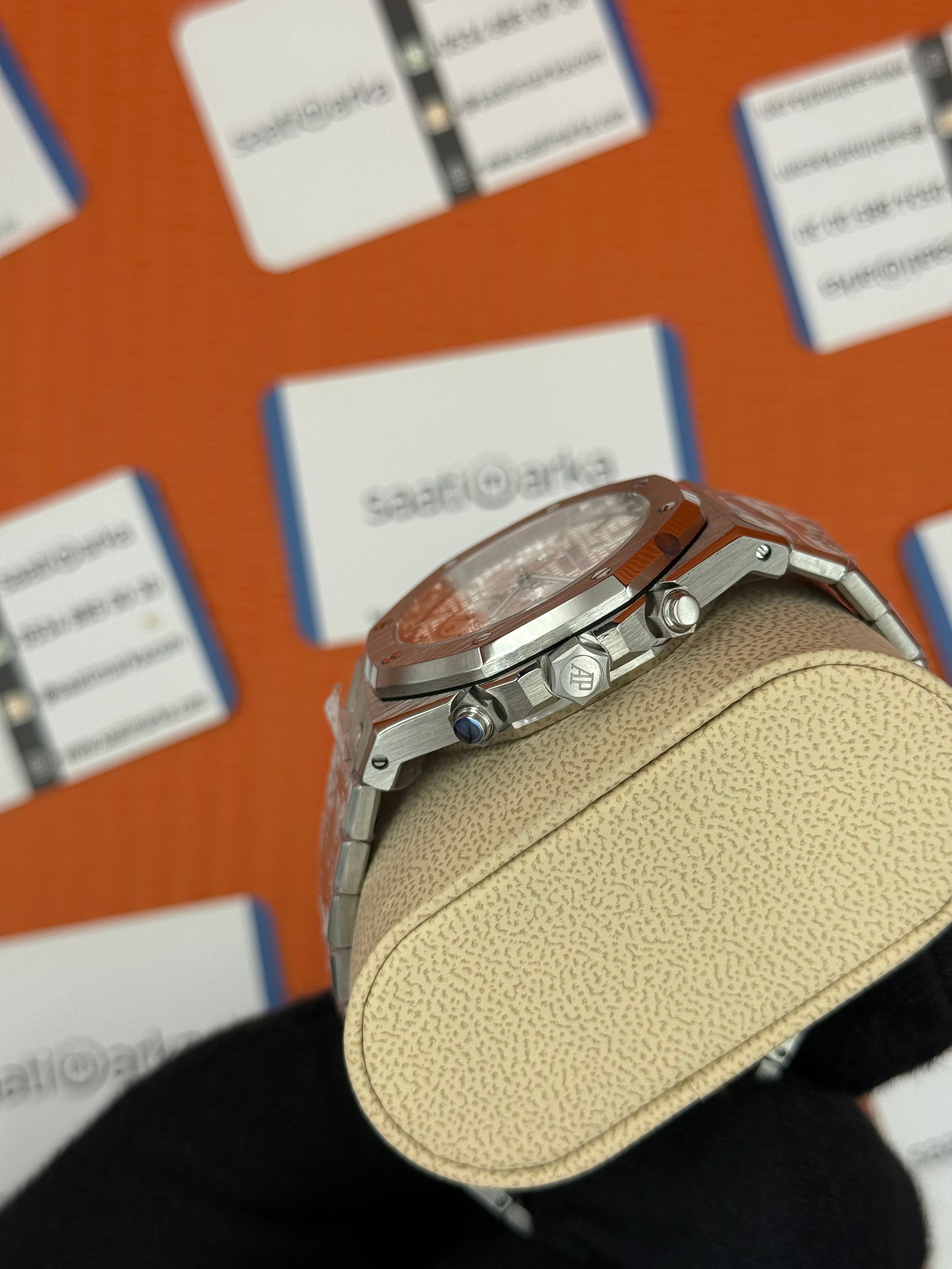 AUDEMARS PİGUET ROYAL OAK CHRONOGRAPH BEYAZ KADRAN SİLVER KASA-KORDON 