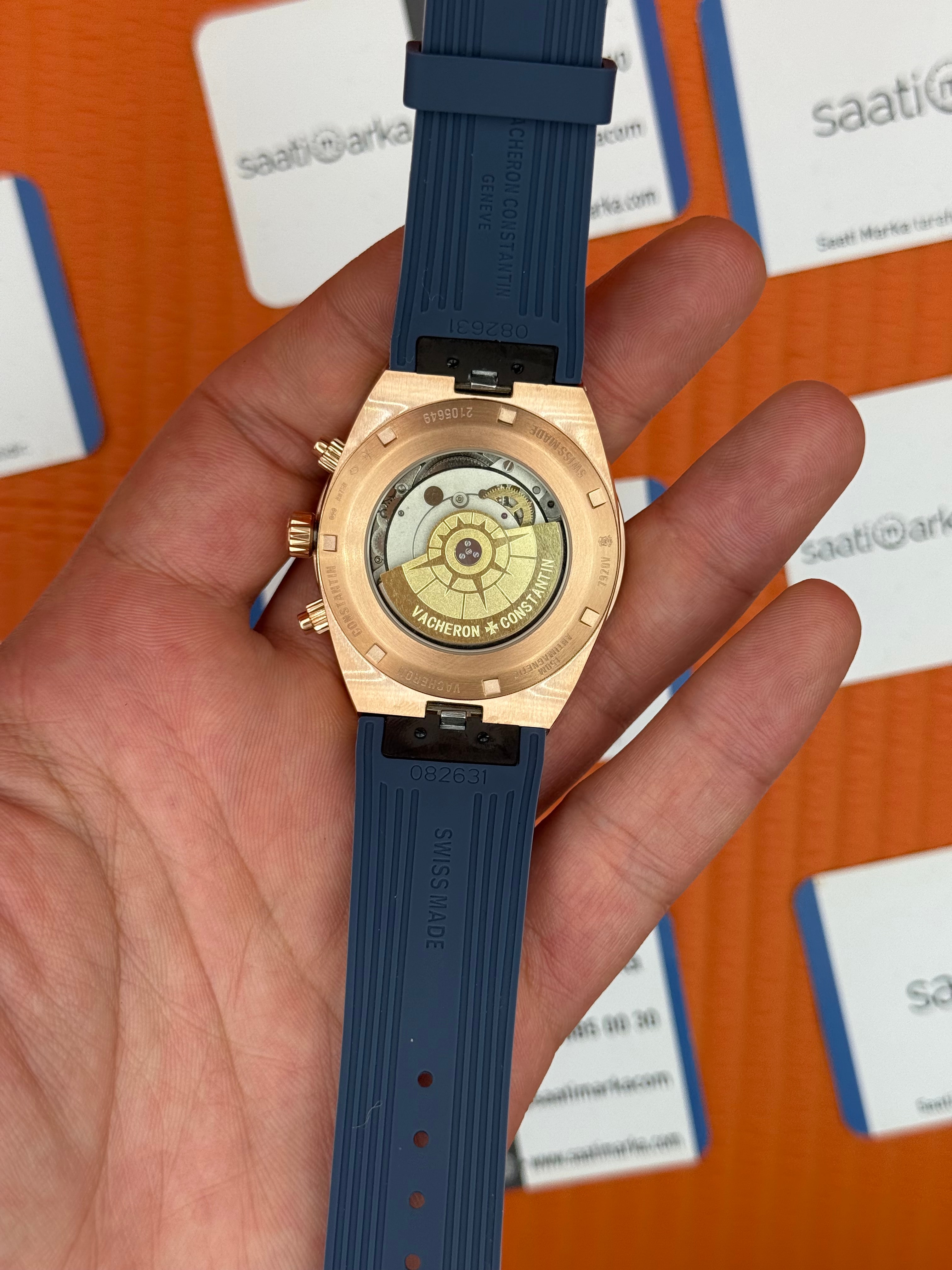 VACHERON CONSTANTIN overseas chronograph mavi kadran rose kasa mavi kauçuk kordon erkek kol saati