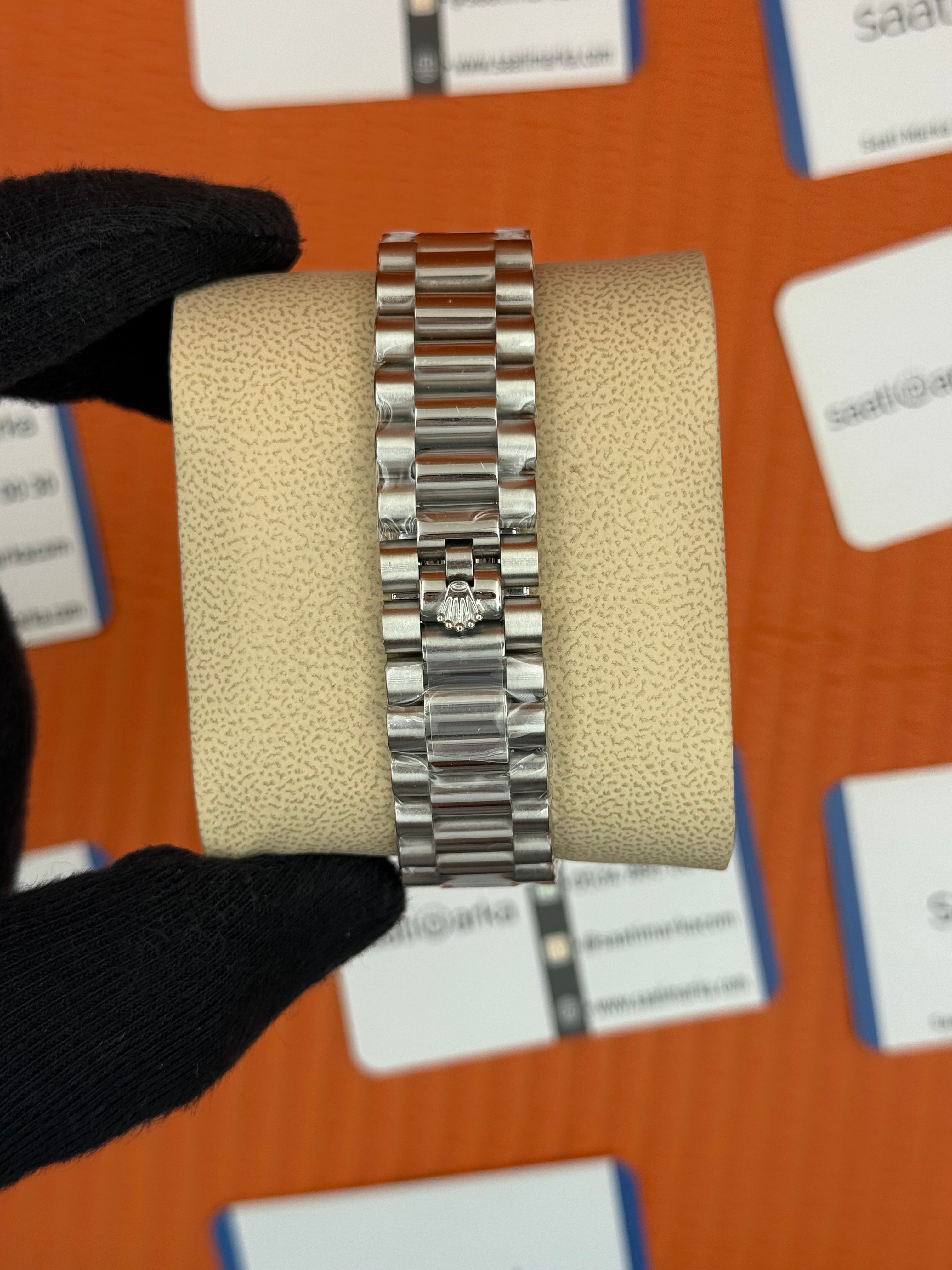 ROLEX Day Date taşlı bezel-kardan silver president kordon
