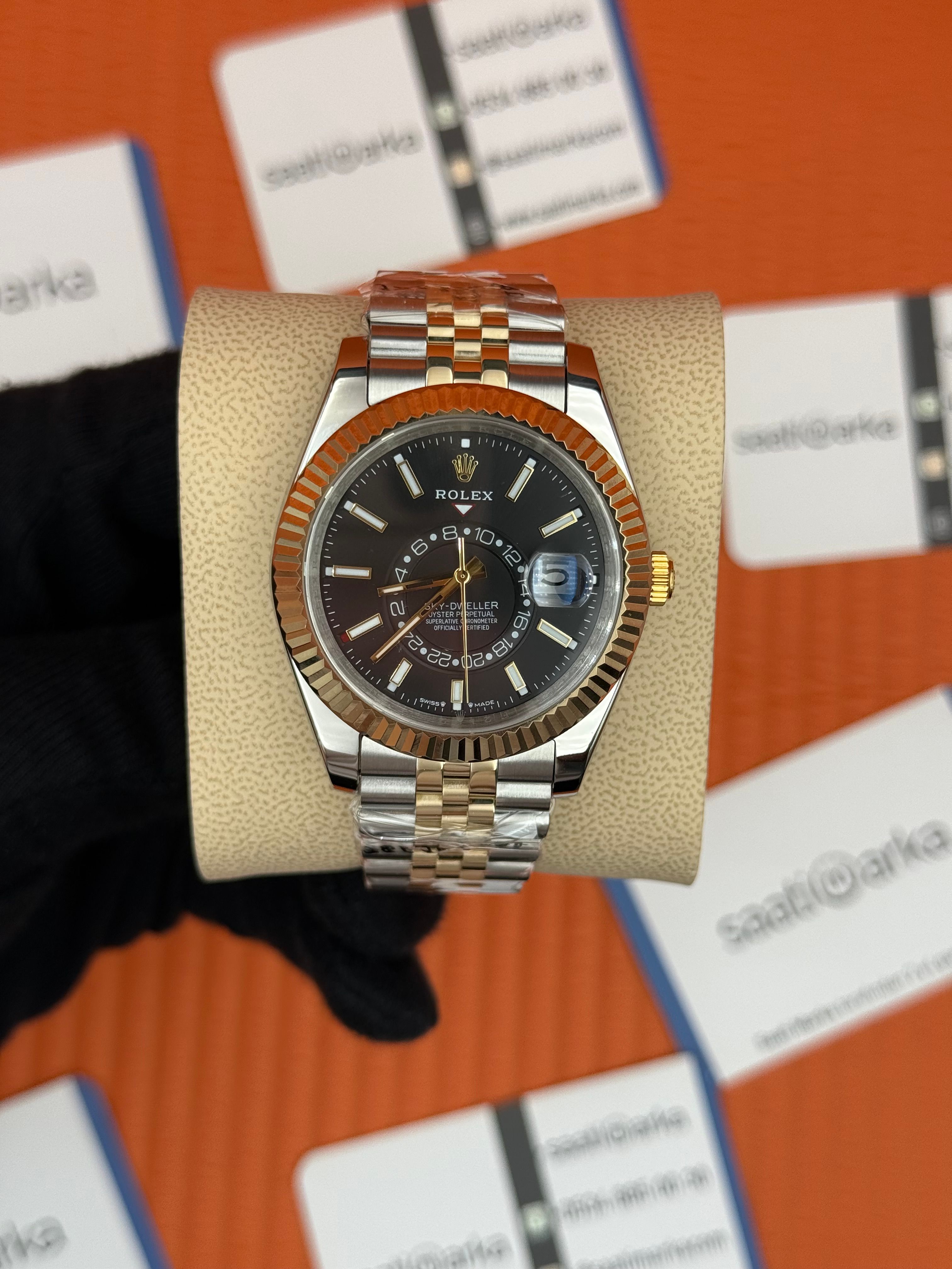 ROLEX Sky Dweller black dial jubilee kordon gold silver kasa-kordon