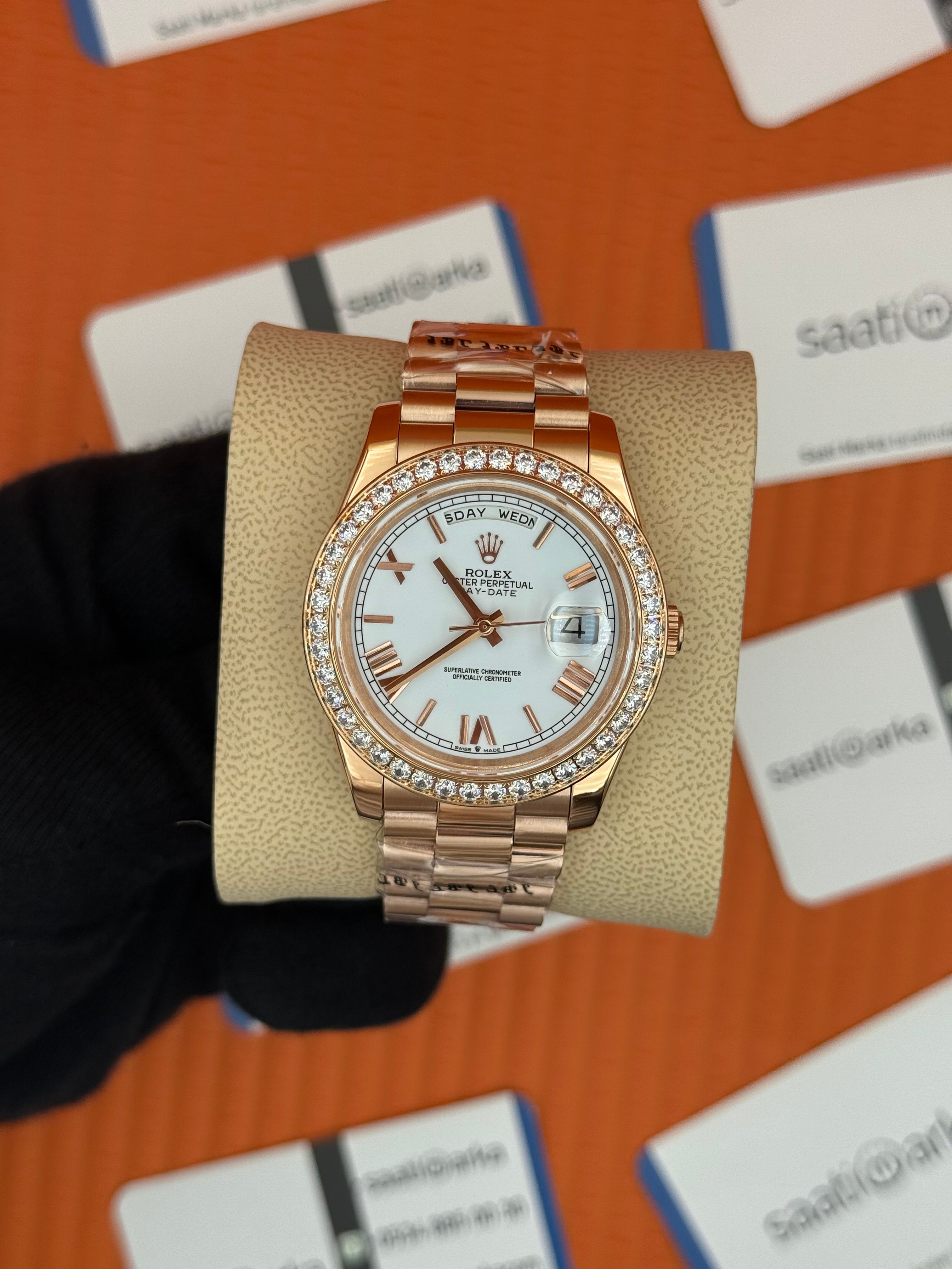 ROLEX Day Date taşlı bezel roma rakamlı beyaz kadarn rose kasa-kordon oyster
