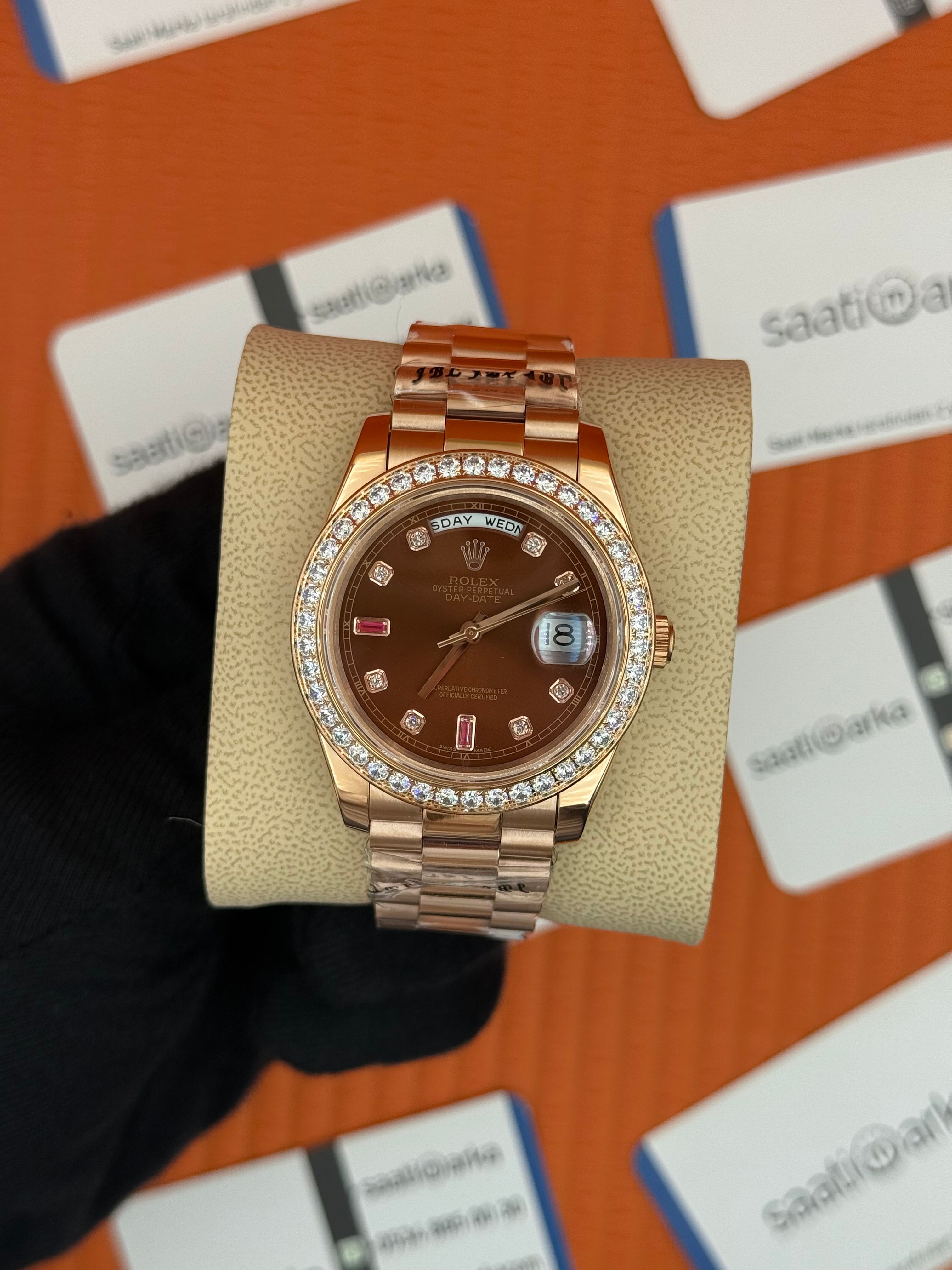 ROLEX Dey Date baget taşlı chocolate kadran rose kasa-kordon oyster
