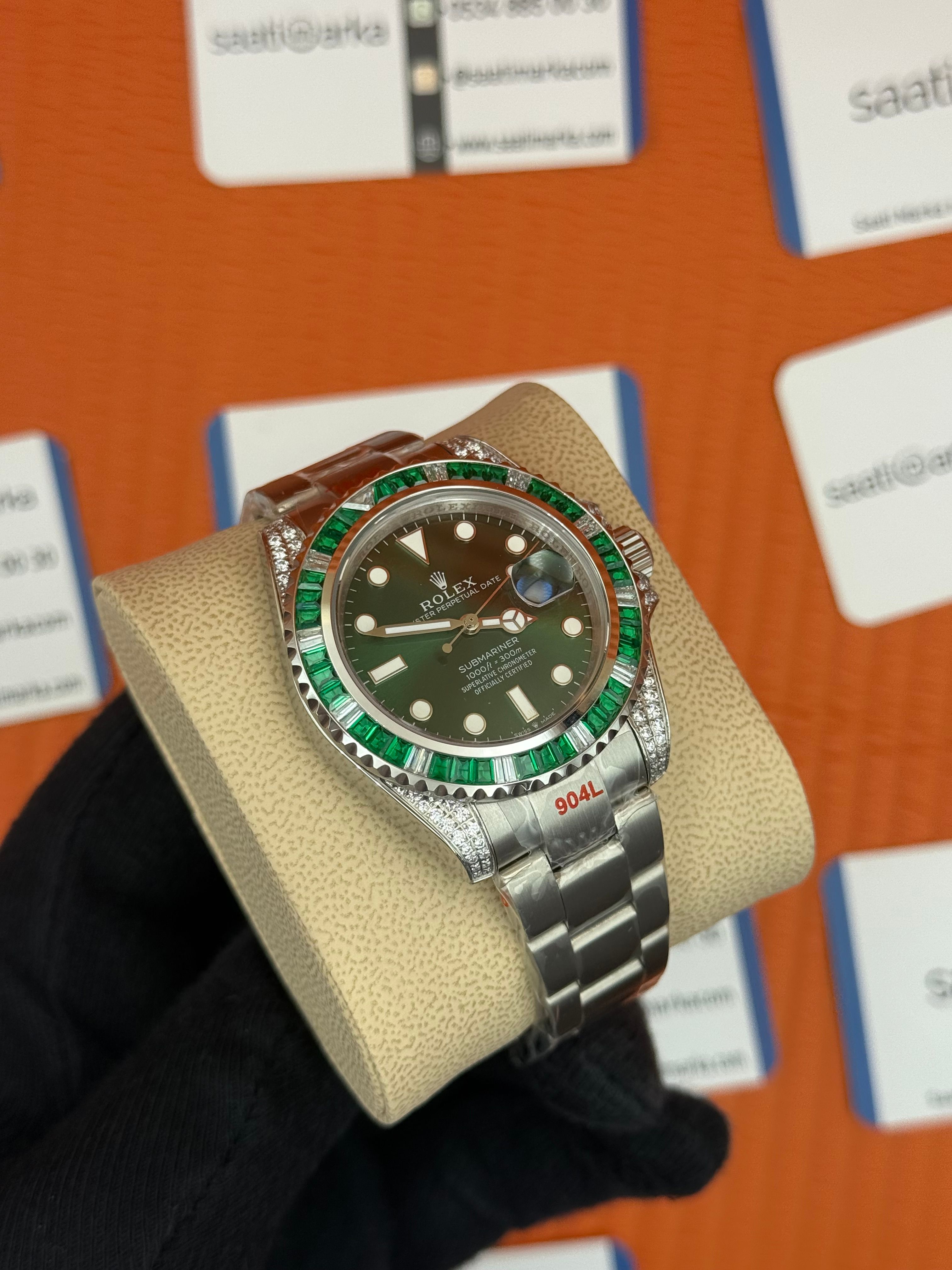 ROLEX Submariner taşlı bezel green dial silver oyster kordon