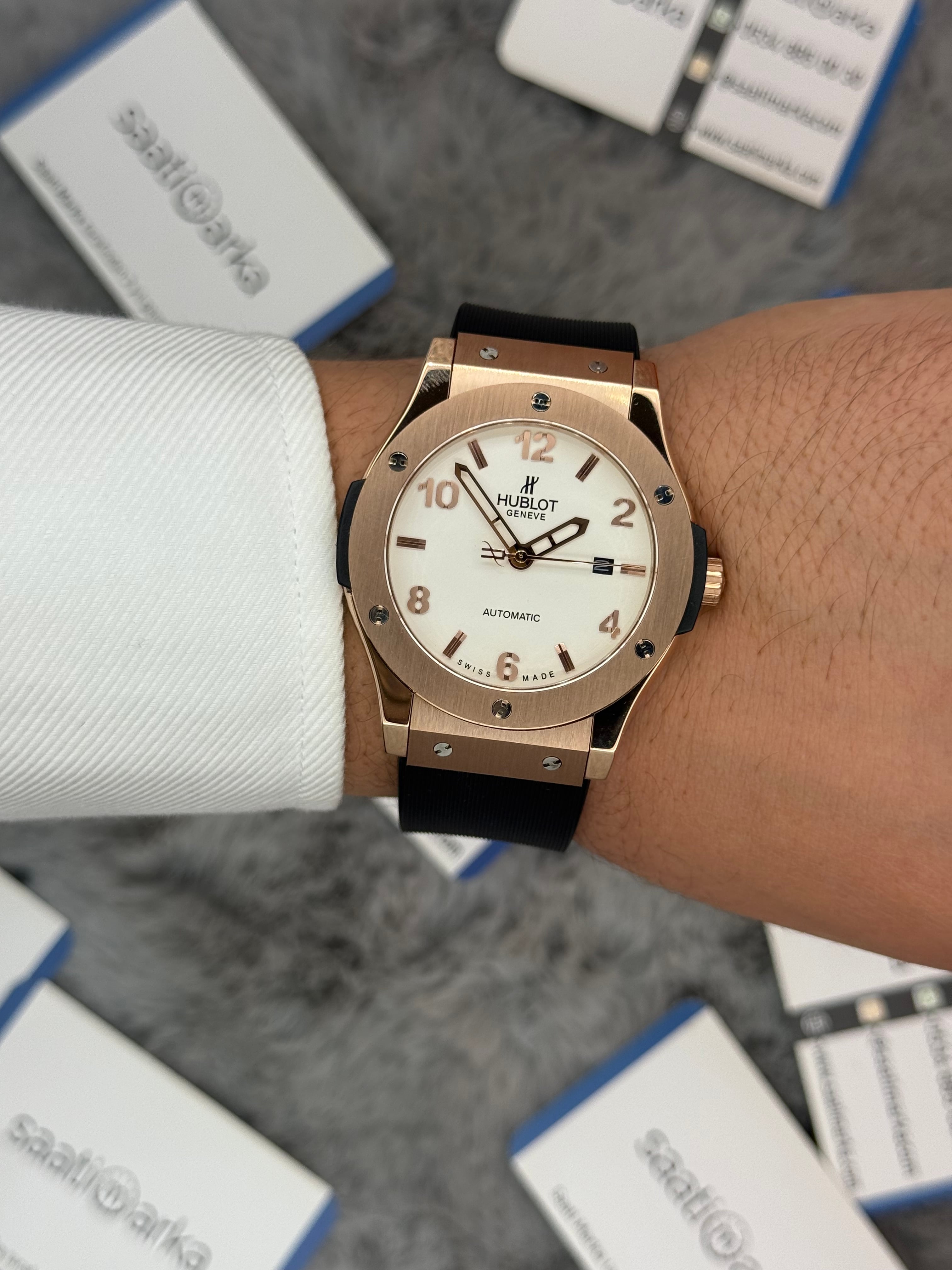 HUBLOT vendome 41mm rose kasa beyaz kadran siyah kauçuk kordon erkek kol saati