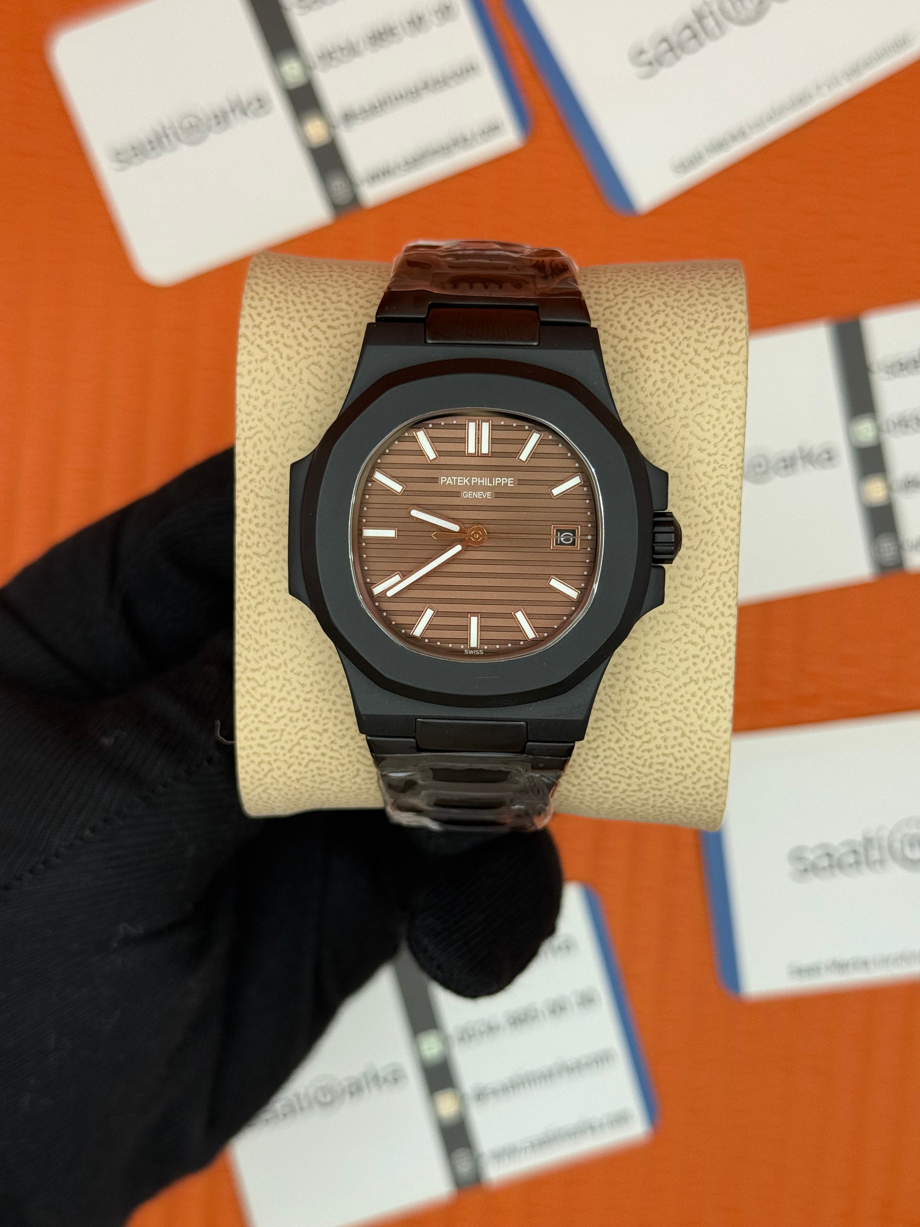 PATEK PHILIPPE NAUTİLUS KAHVERENGİ KADRAN SİYAH KASA KORDON 