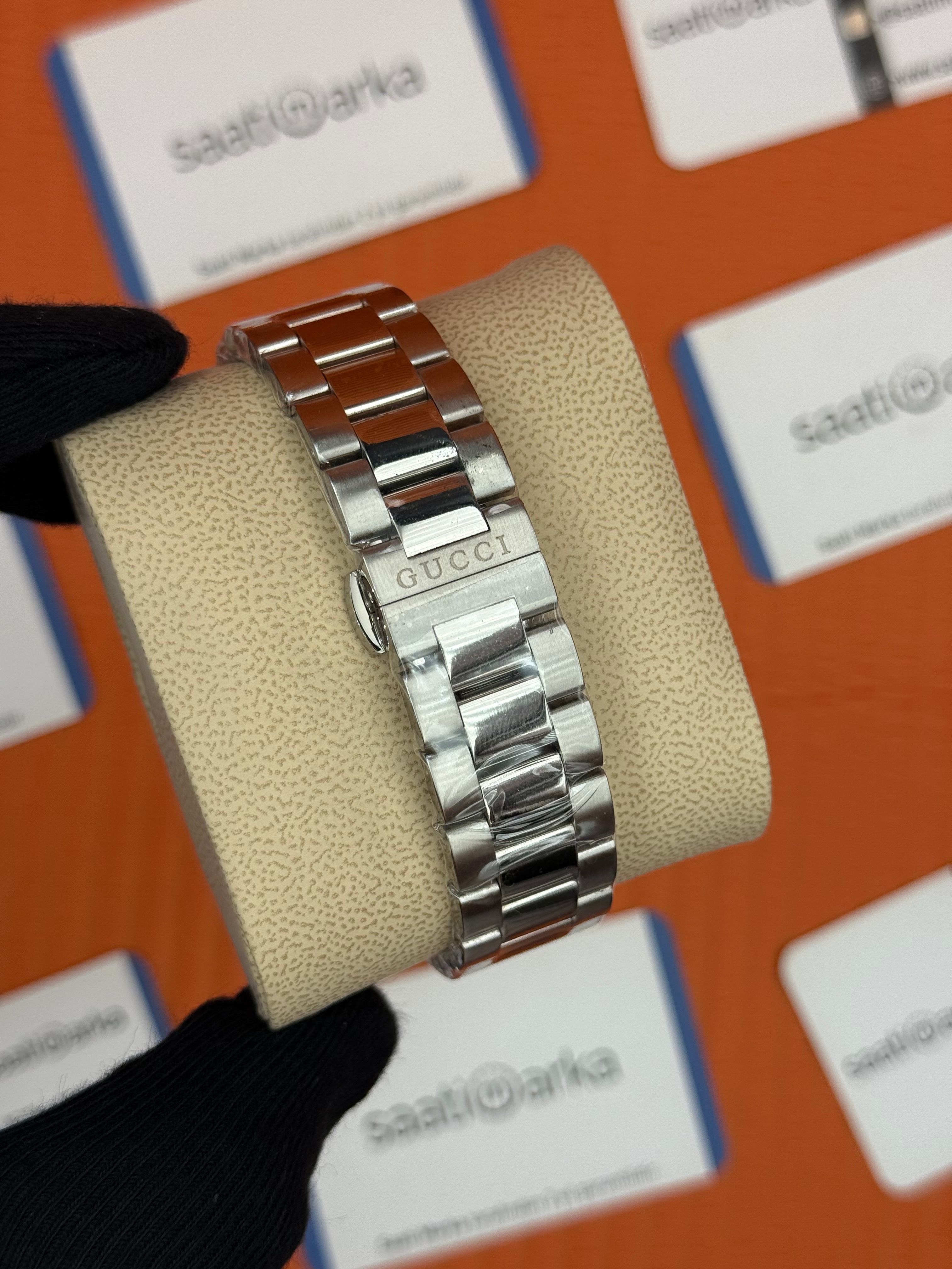 GUCCI DİVE 300M siyah kadran silver kasa kordon siyah bezel
