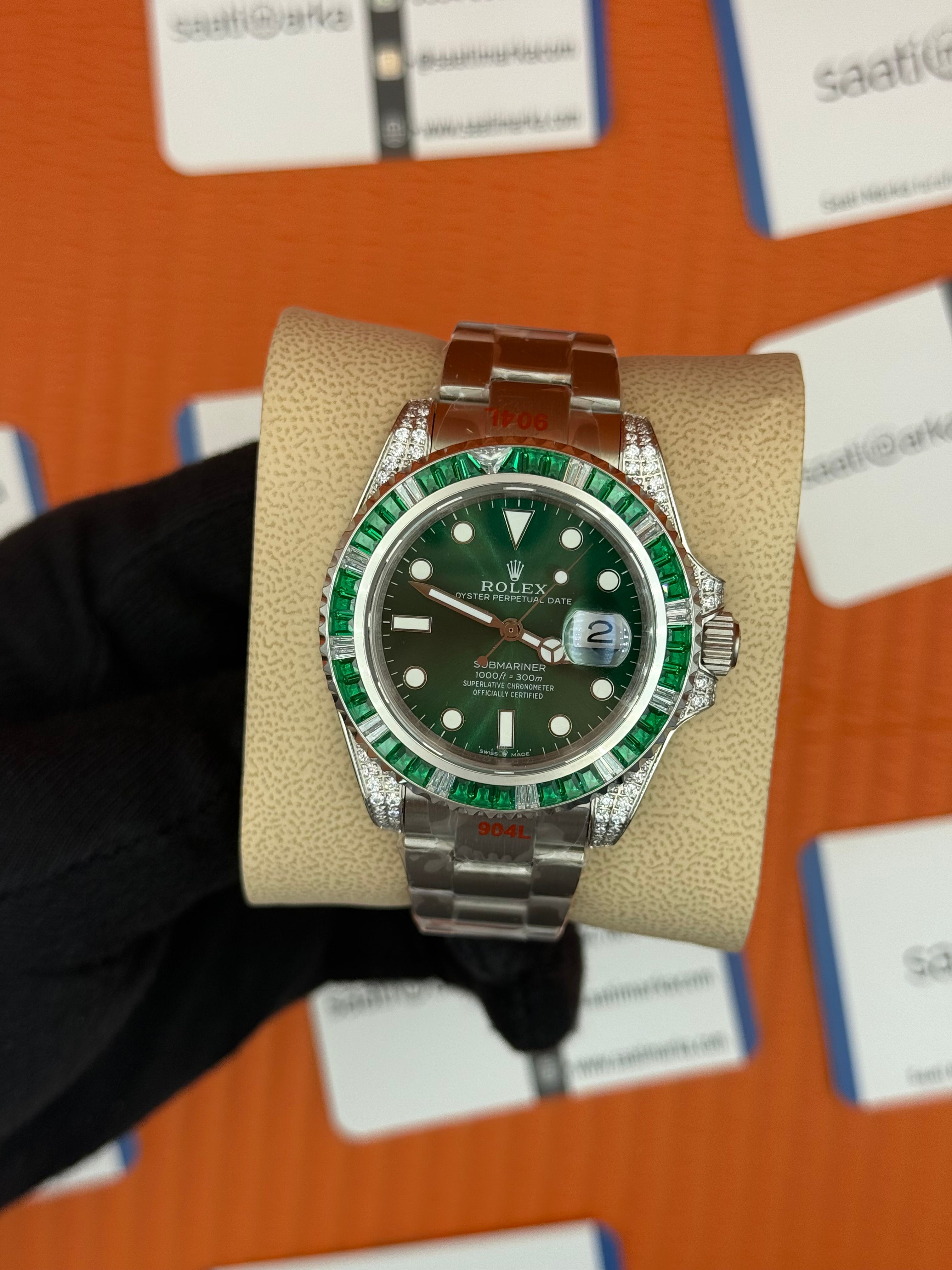 ROLEX Submariner taşlı bezel green dial silver oyster kordon
