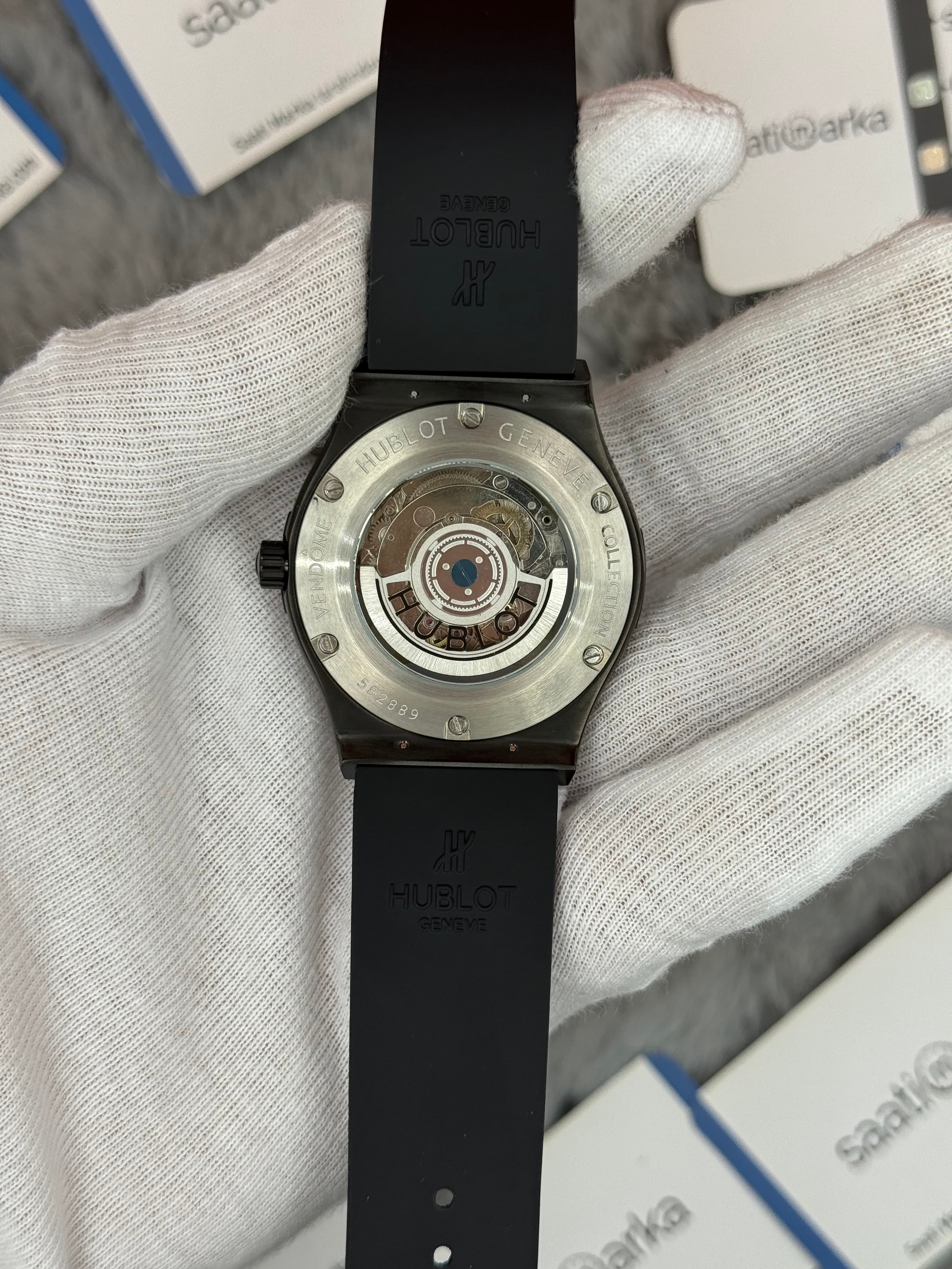 HUBLOT vendome 41mm siyah kasa beyaz kadran siyah kauçuk kordon erkek kol saati