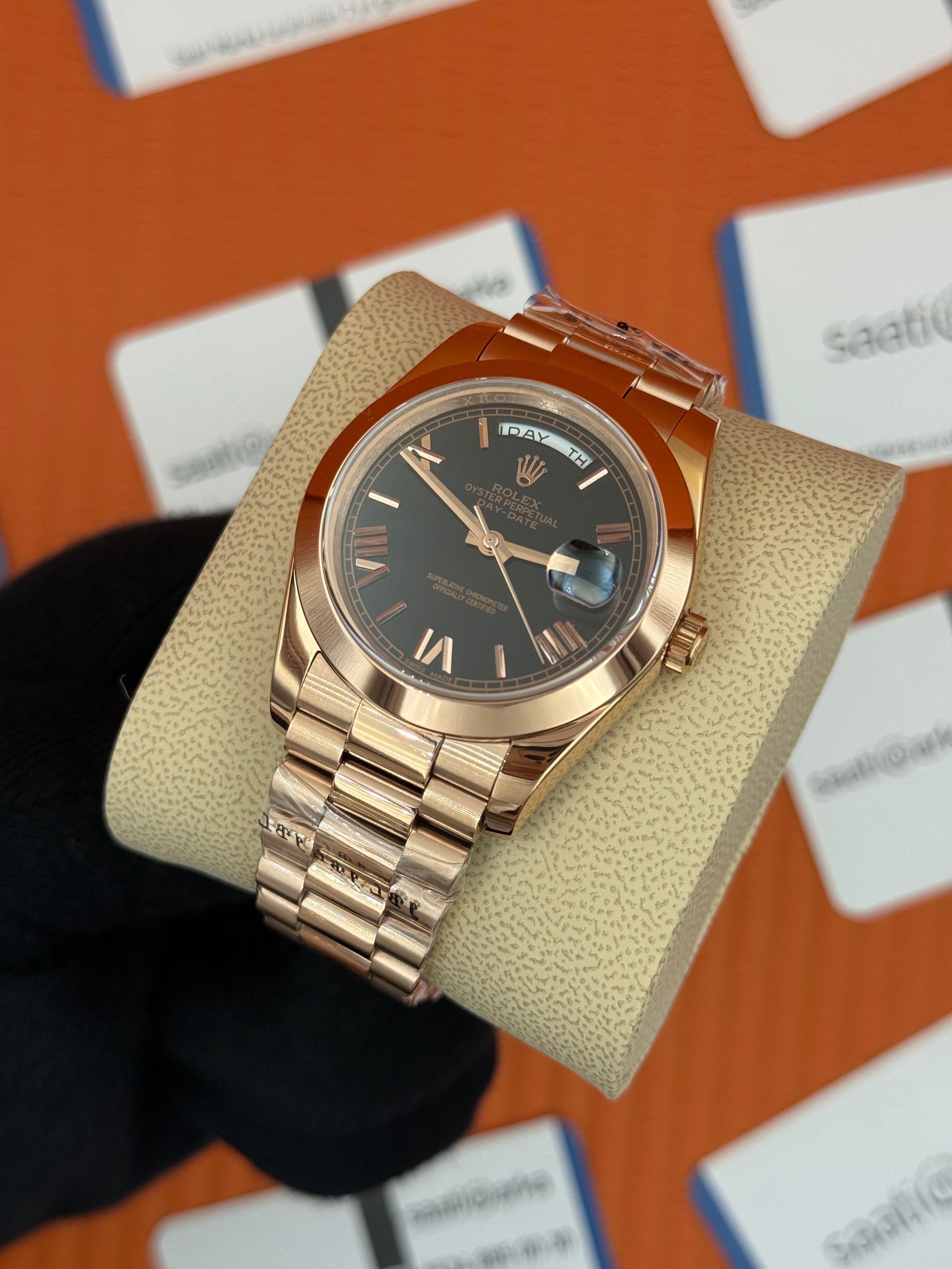ROLEX Day Date roma rakamlı siyah kadran rose kasa-kordon oyster
