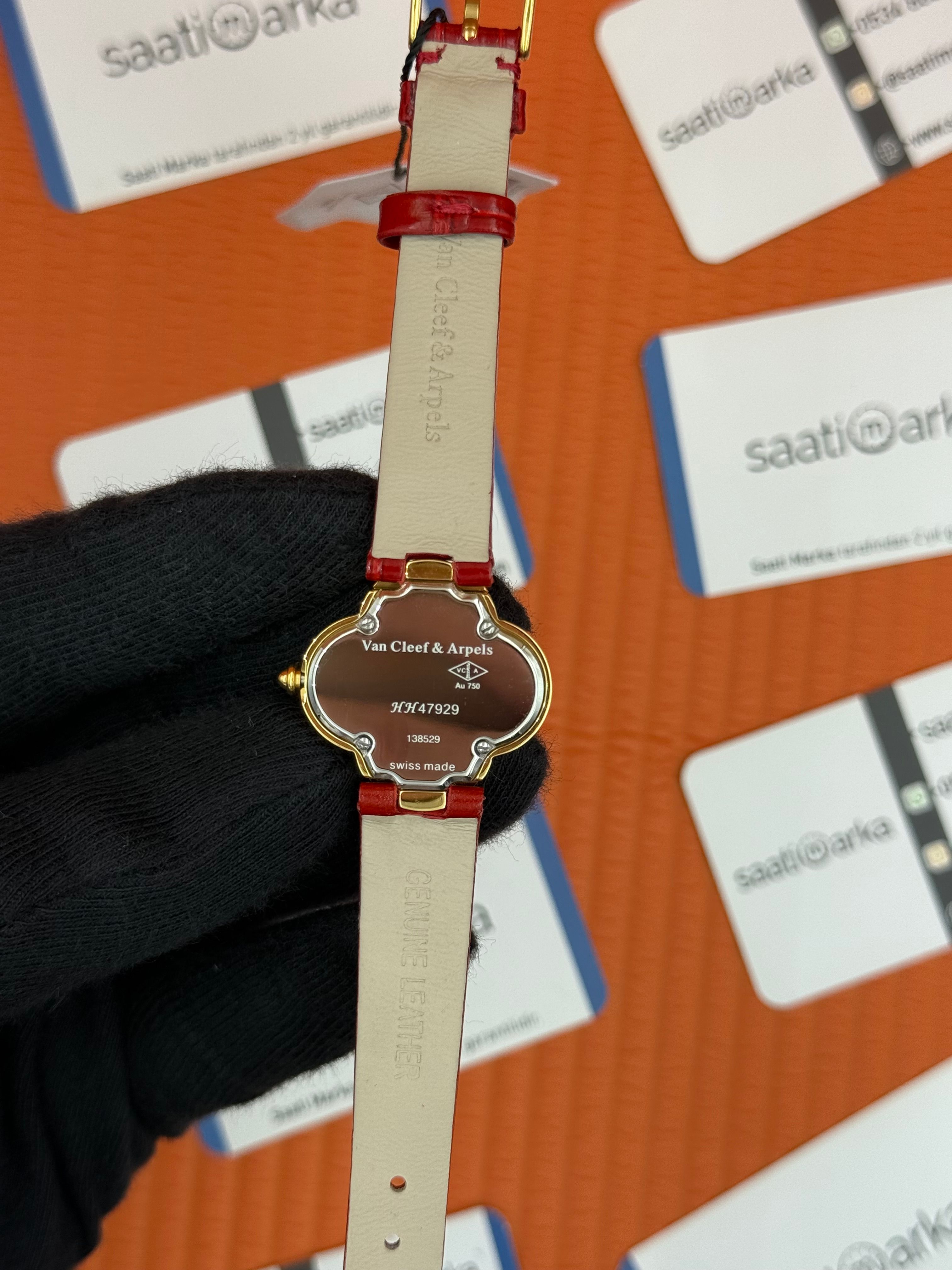 VAN CLEEF beyaz kadran kırmızı deri kordon gold kasa taşlı bezel kadın kol saati