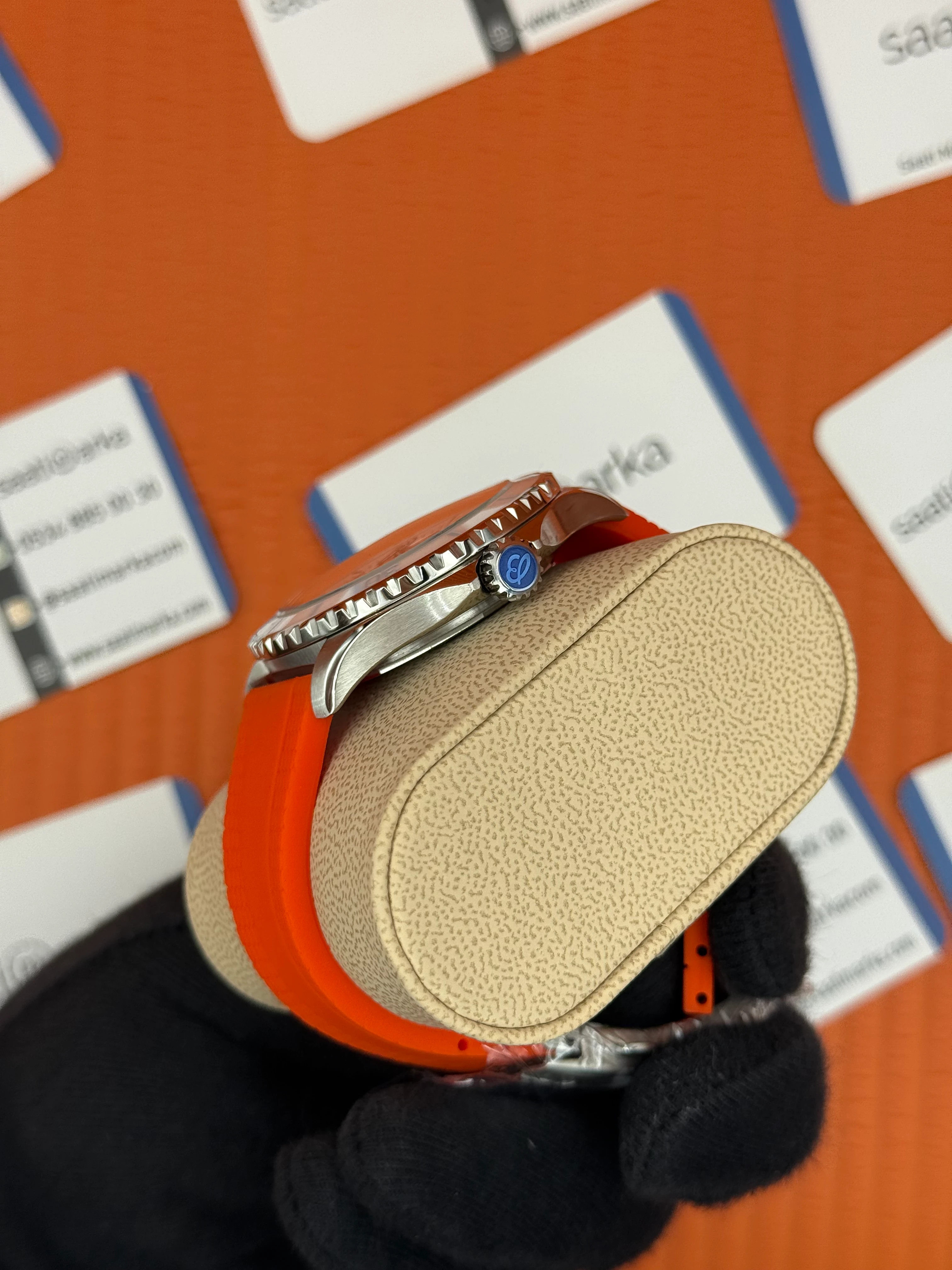 BREITLING Superocean turuncu kauçuk kordon turuncu kadran