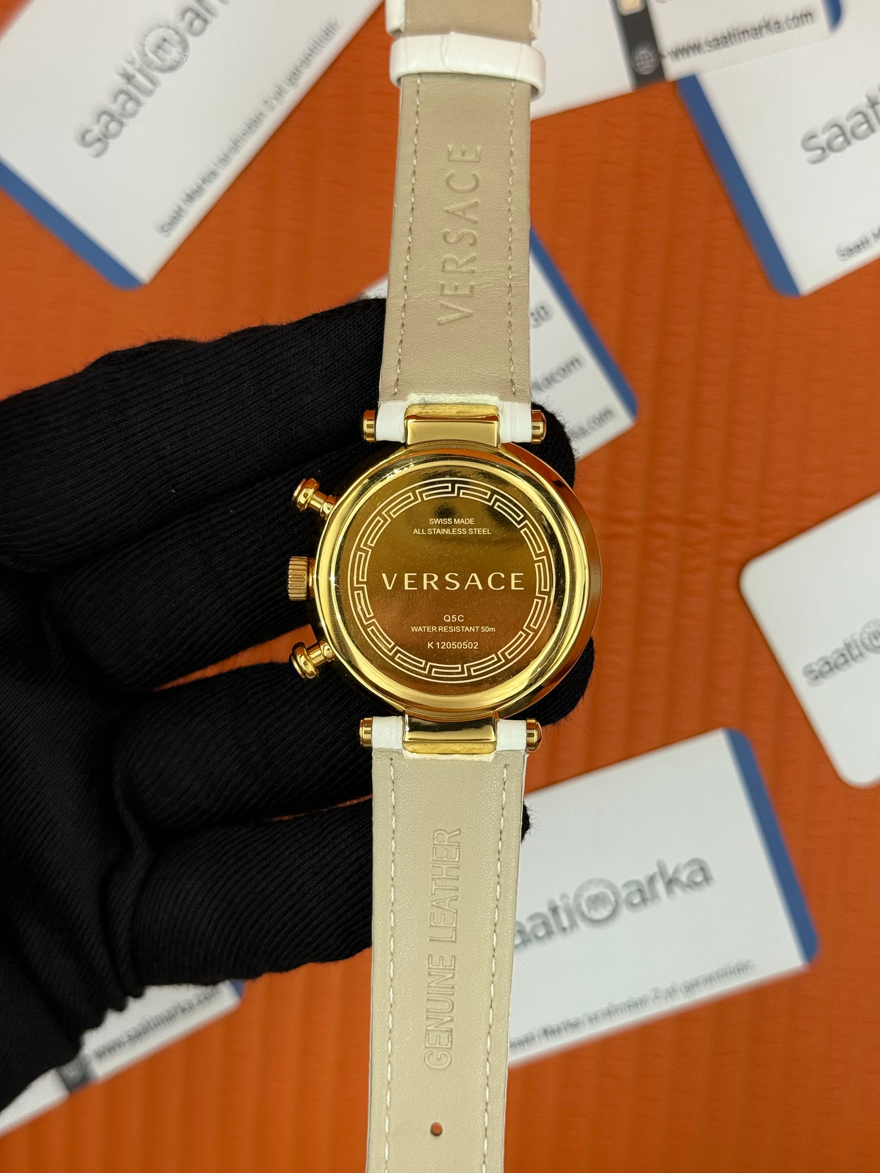 VERSACE taşlı bezel beyaz kadran beyaz deri kordon gold kasa kadın kol saati
