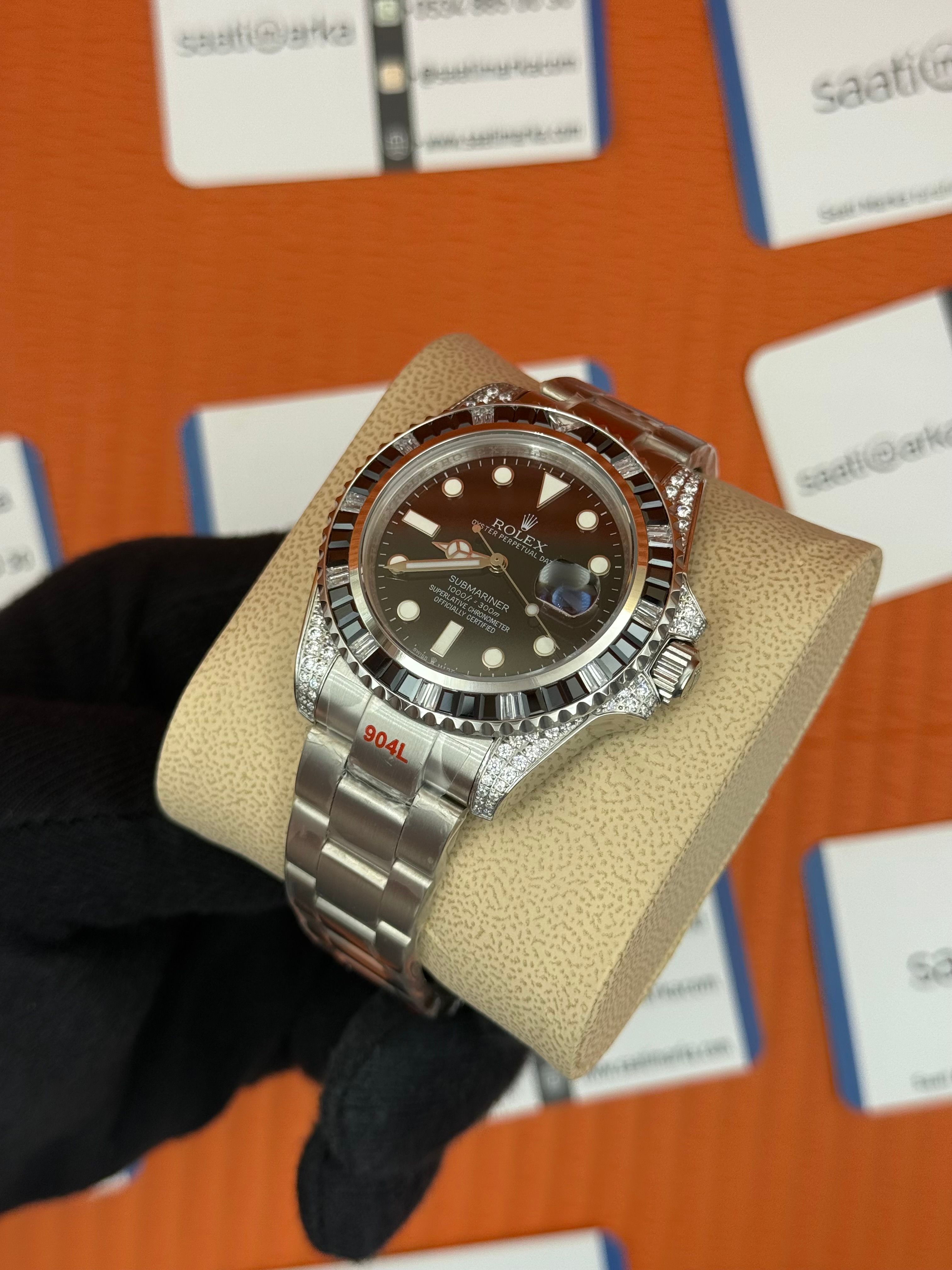 ROLEX Submariner taşlı bezel black dial silver oyster kordon