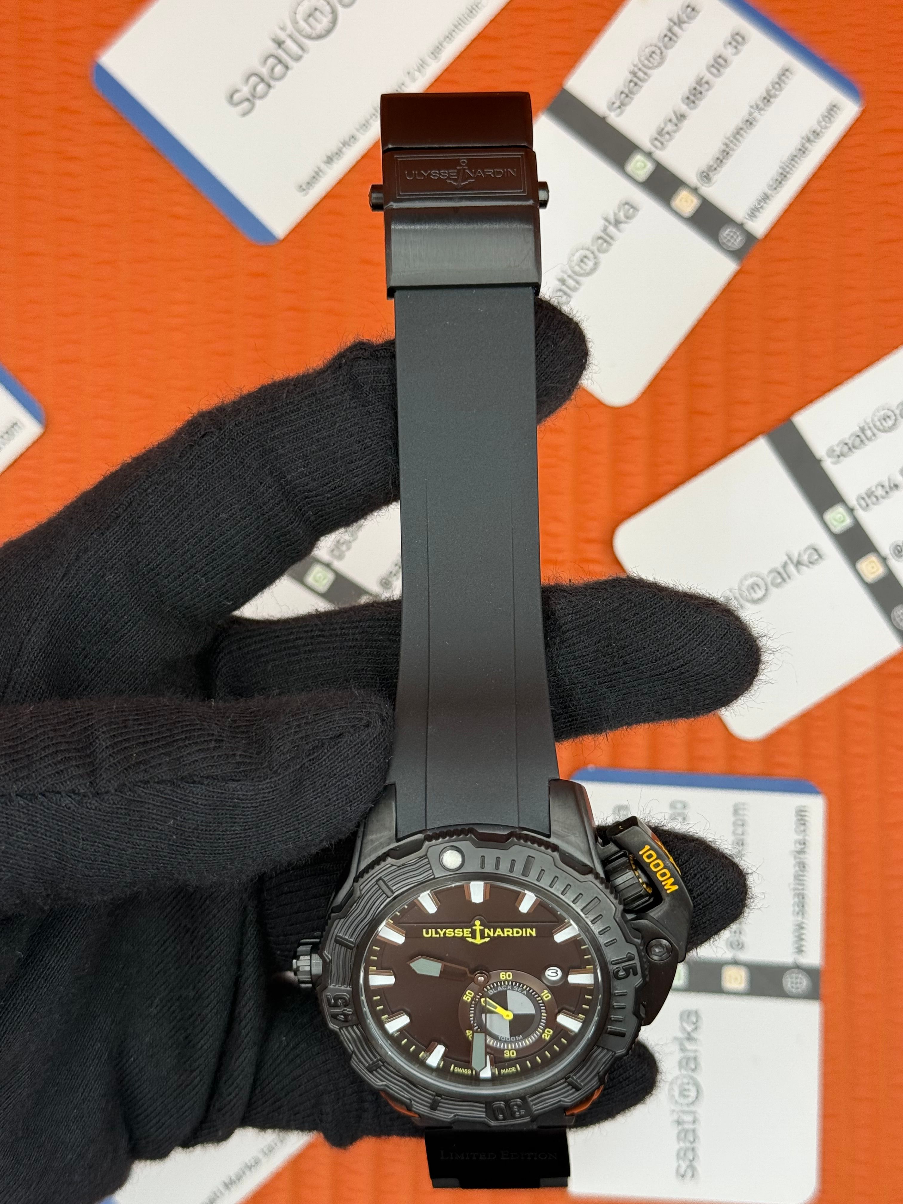 ULYSSE NARDİN CHRONOMETER SİYAH KADRAN SARI DETAYLI SİYAH KORDON KASA