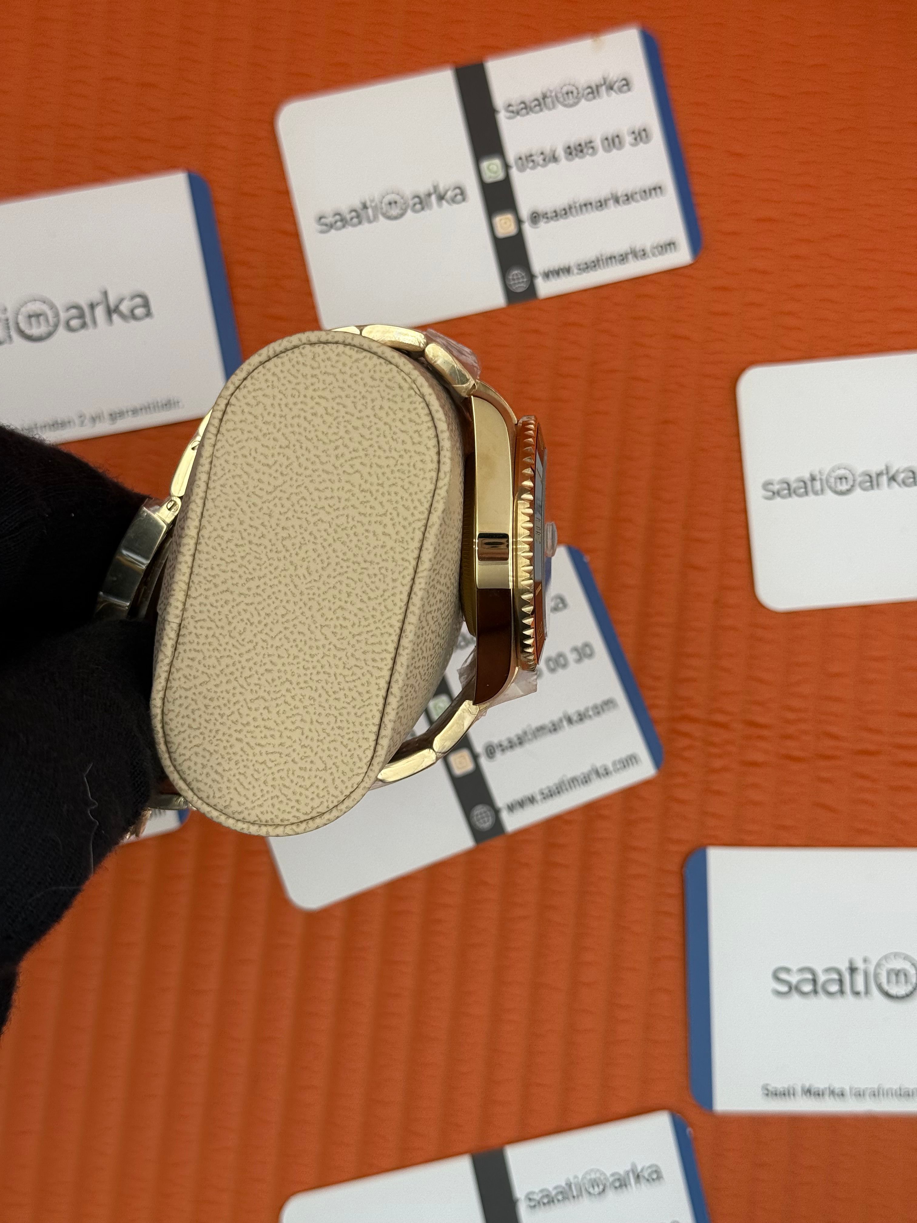 ROLEX Submariner oyster blacil dial gold kasa-kordon
