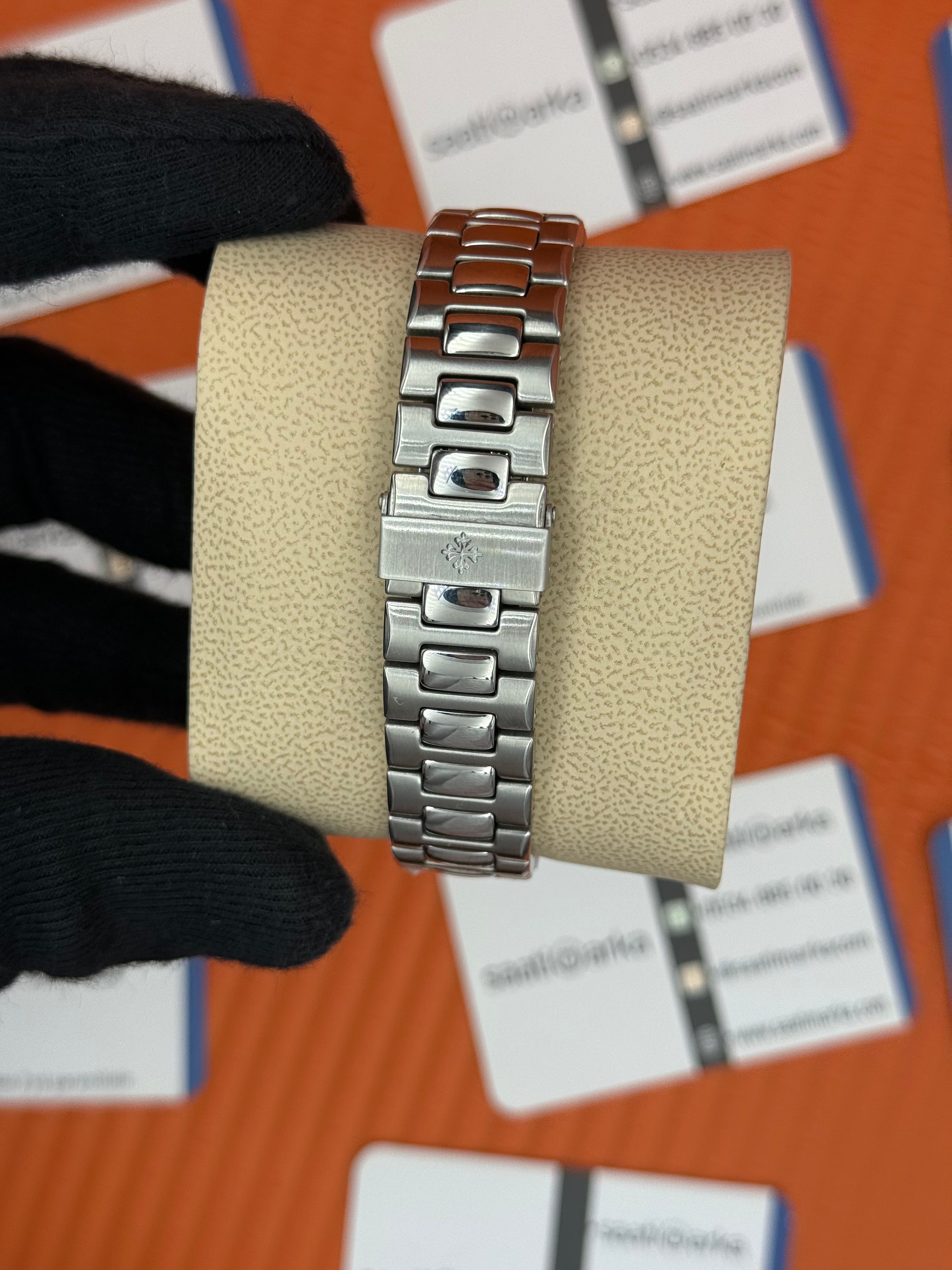 PATEK PHILIPPE NAUTİLUS SİYAH ARAPÇA İNDEX SİLVER KASA-KORDON