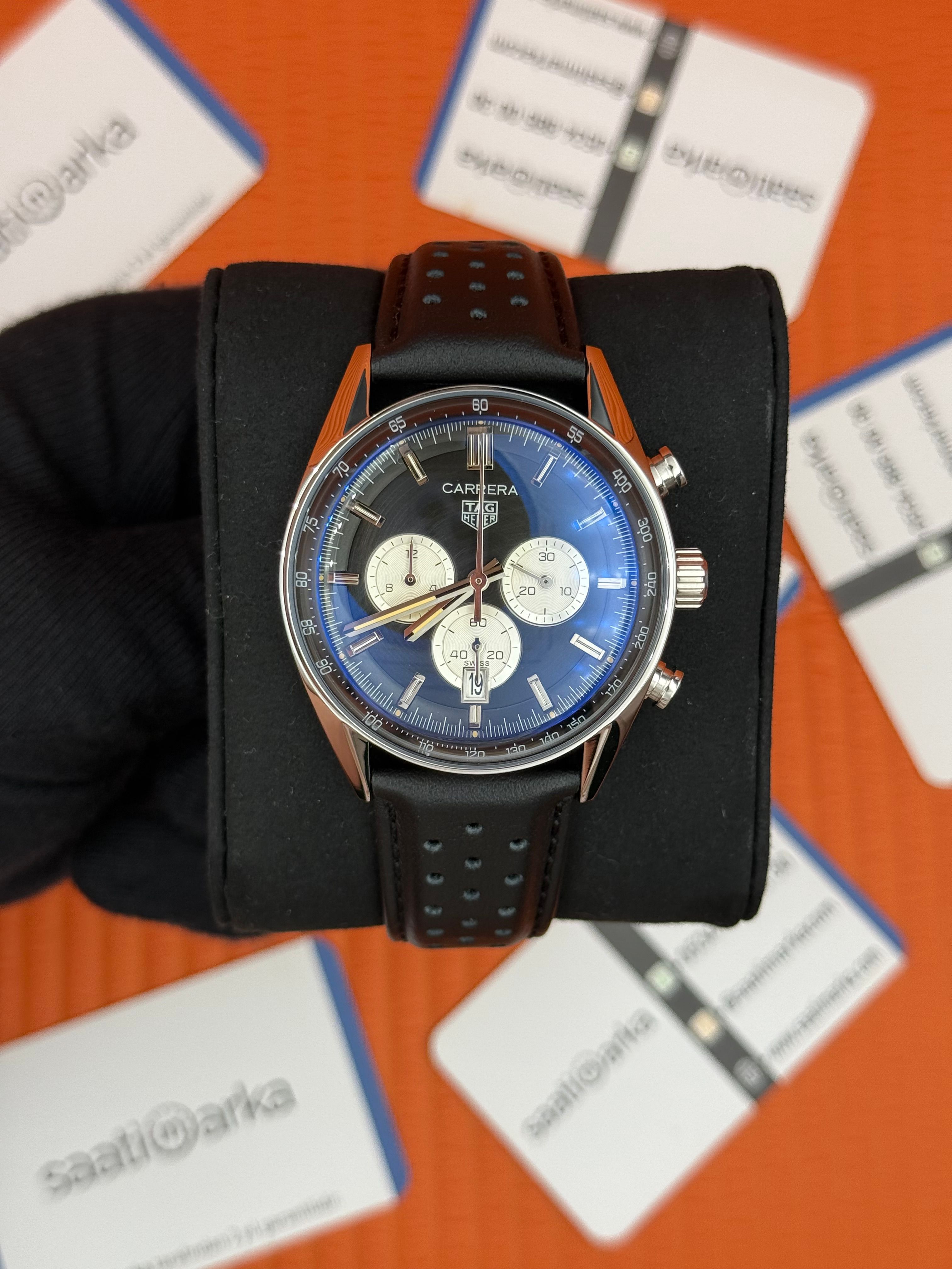 TAGHEUER CARRERA SİYAH DERİ KORDON SİYAH BEYAZ KADRAN 