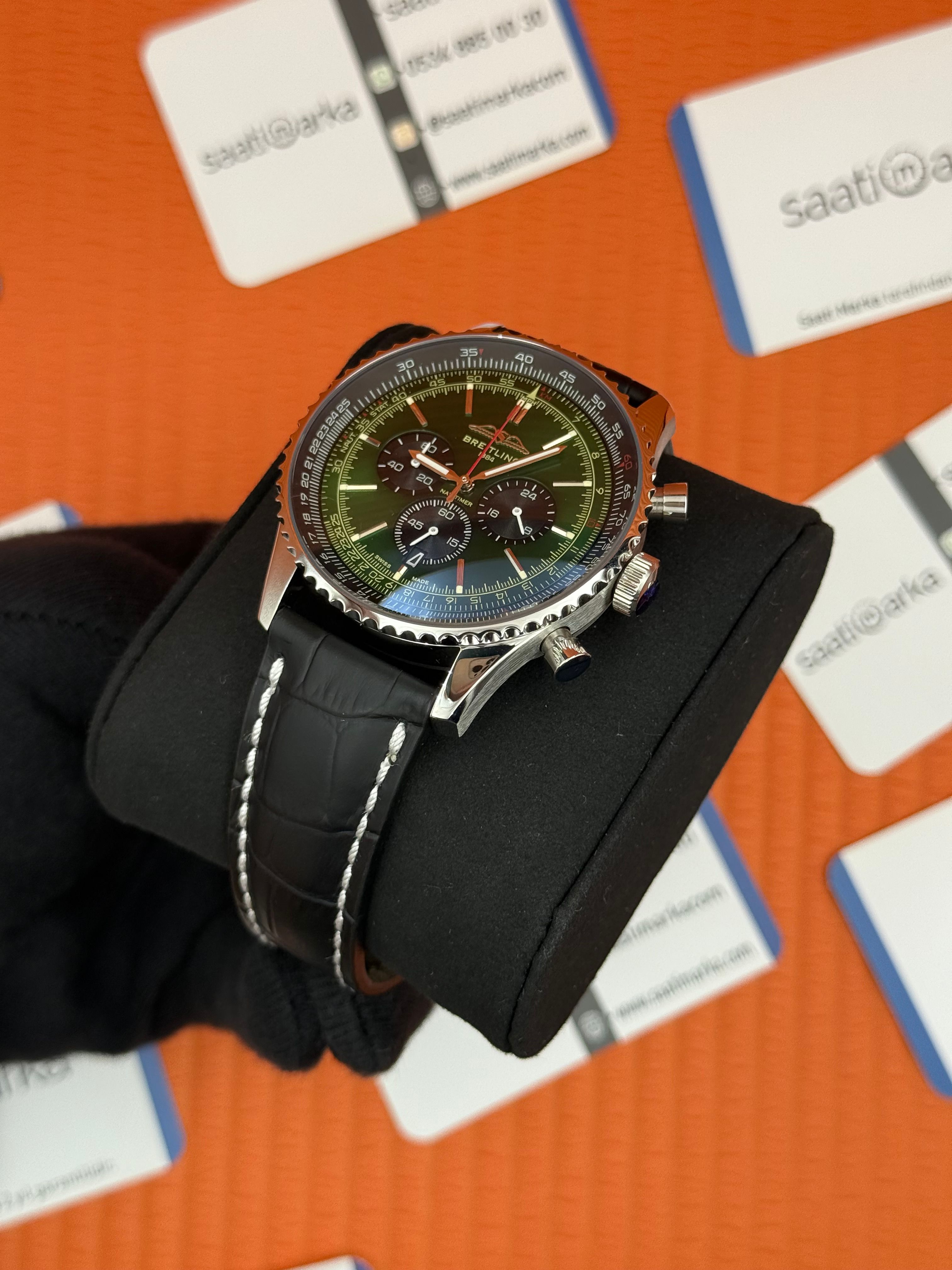 BREITLING Navitimer deri siyah kordon yeşil kadran çelik kasa