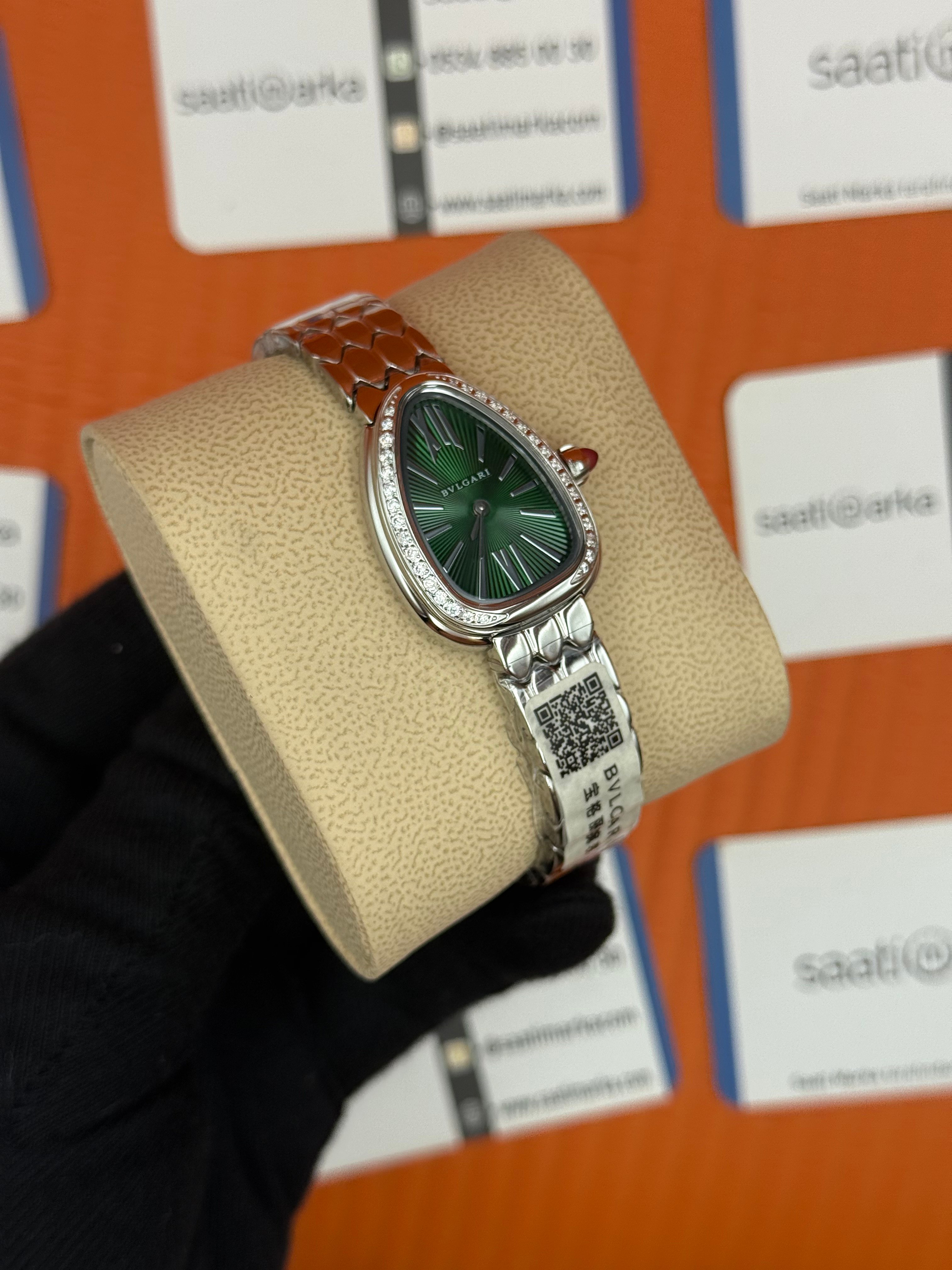 BVLGARİ serpenti seduttori taşlı bezel yeşil kadran silver kasa kordon kadın kol saati