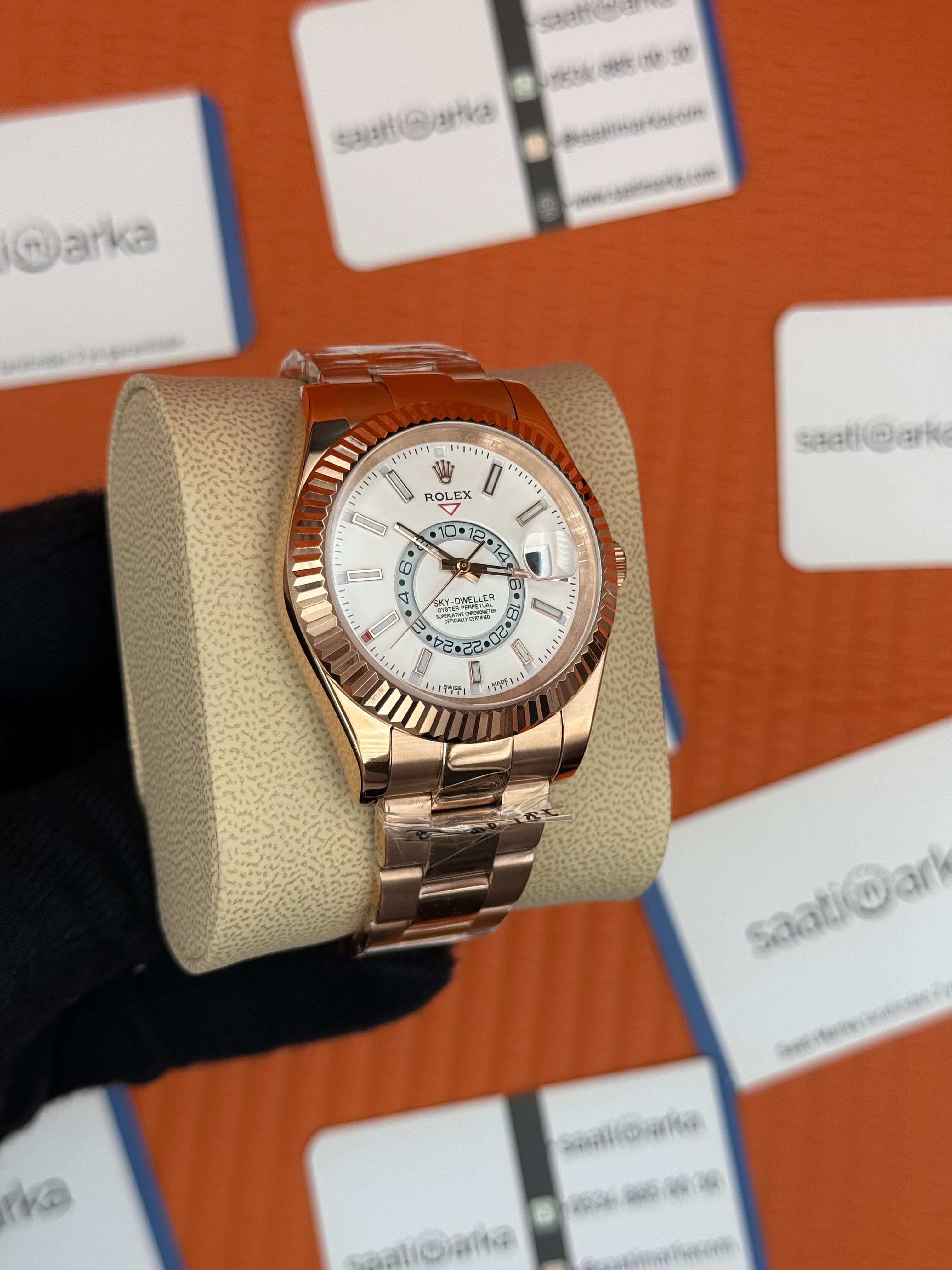 ROLEX Sky Dweller white dial oyster kordon rose kasa-kordon