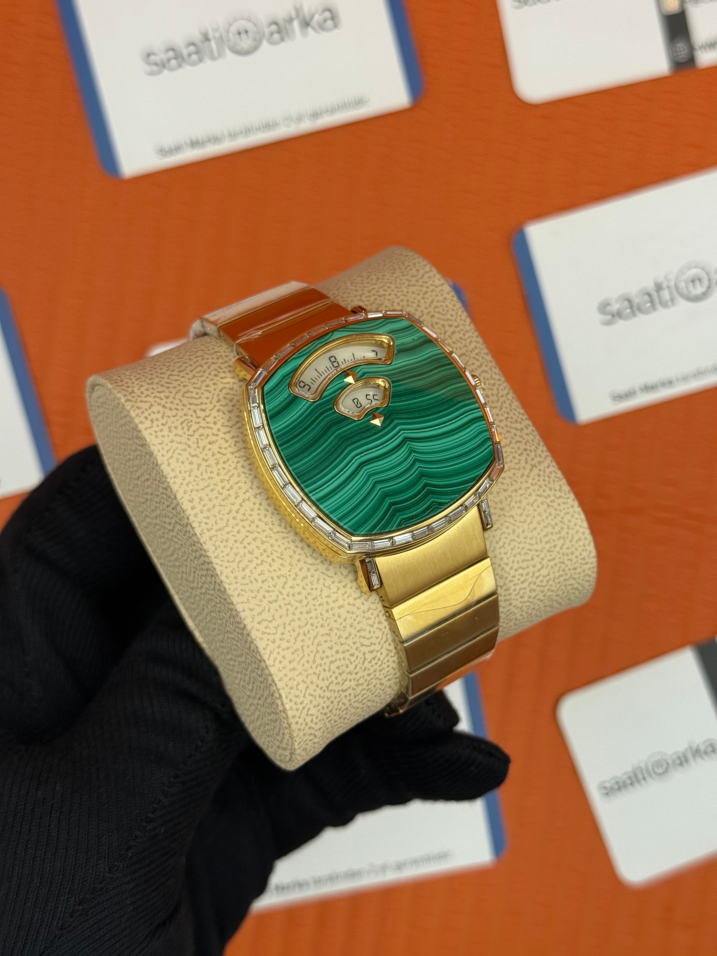 GUCCI GRIP yeşil gold kordon taşlı bezel kadın kol saati