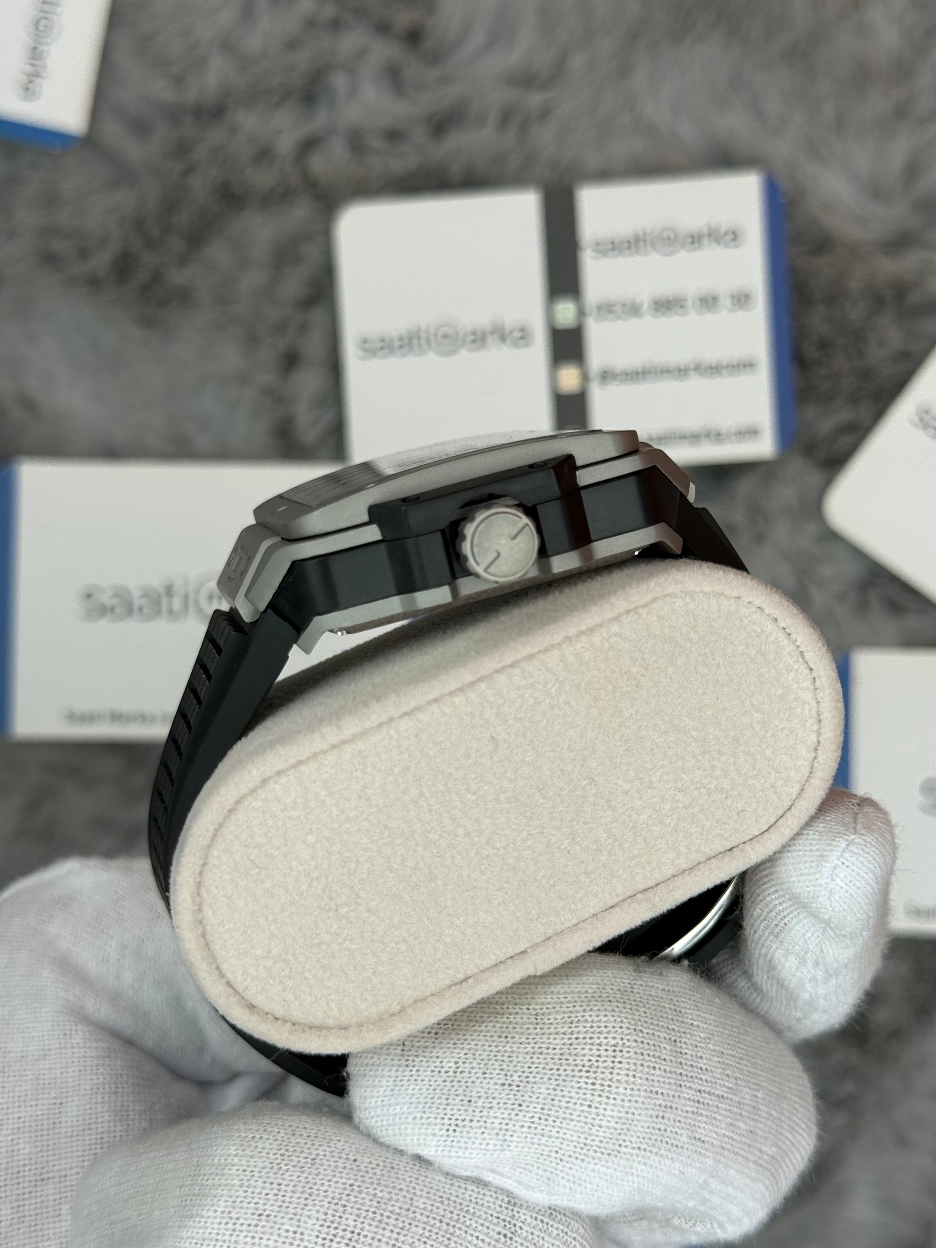HUBLOT square bang tourbillon 42mm silver kasa siyah kauçuk kordon erkek kol saati