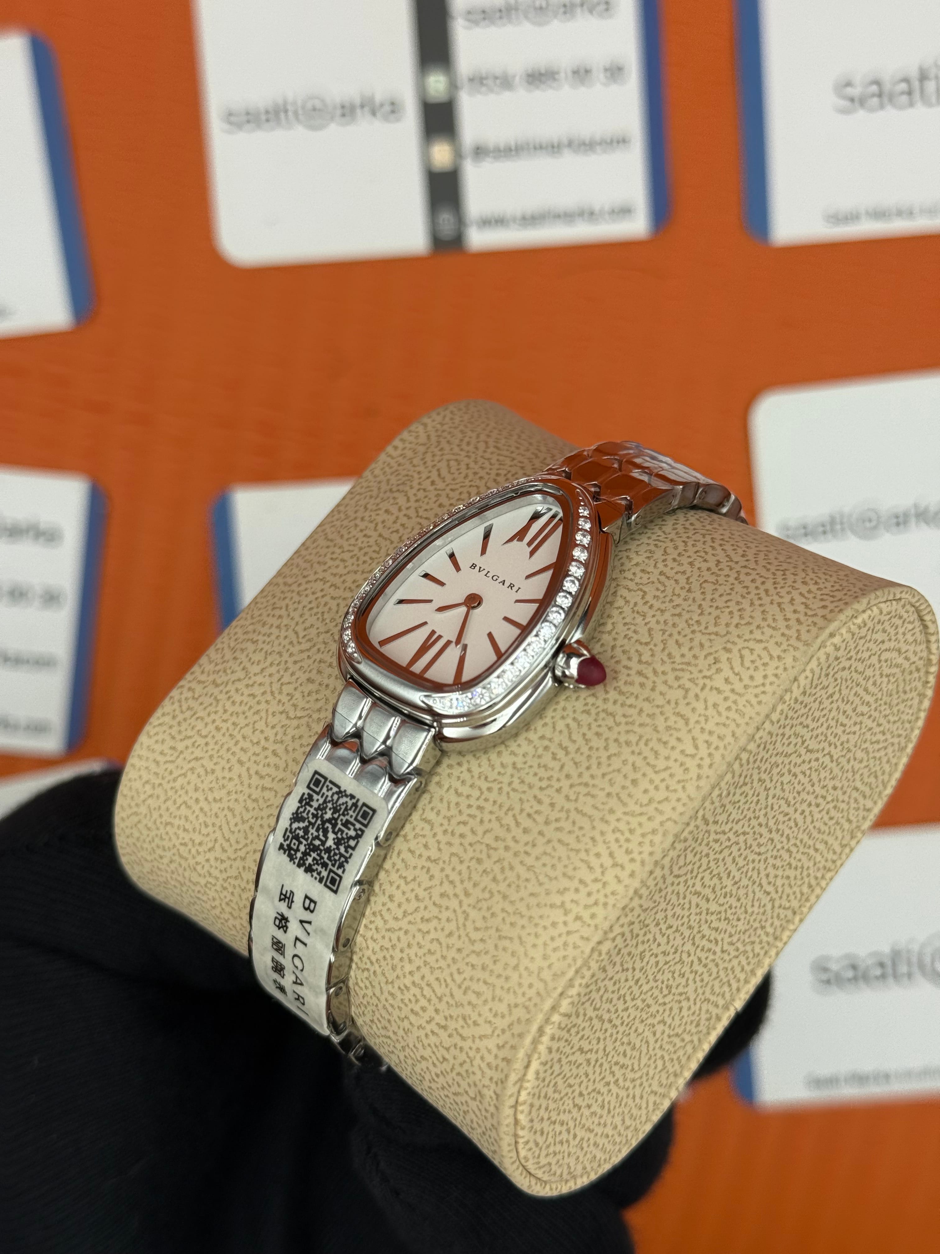 BVLGARİ serpenti seduttori taşlı bezel beyaz kadran silver kasa kordon kadın kol saati