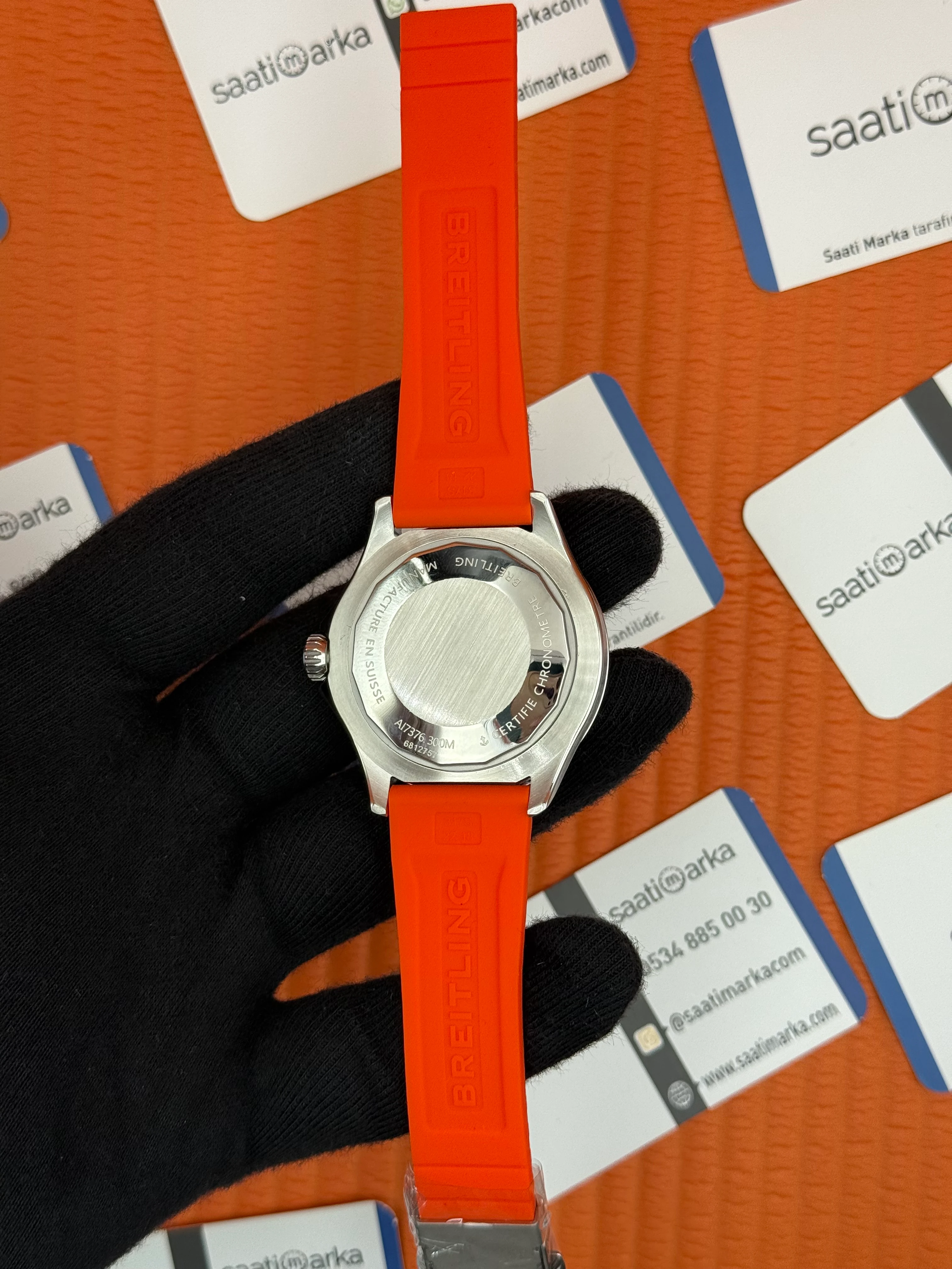 BREITLING Superocean turuncu kauçuk kordon turuncu kadran