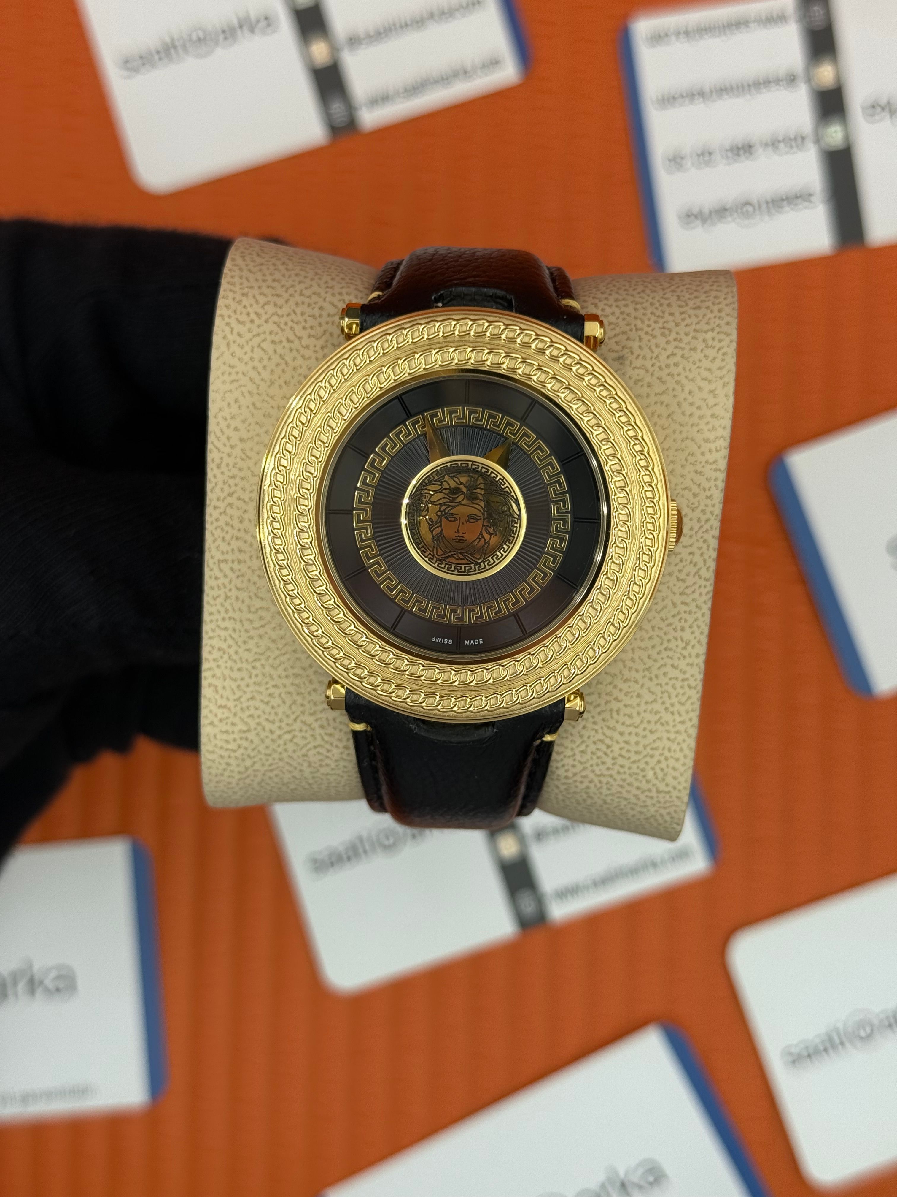 VERSACE DERİ SİYAH KORDON GOLD BEZEL SİYAH KADRAN