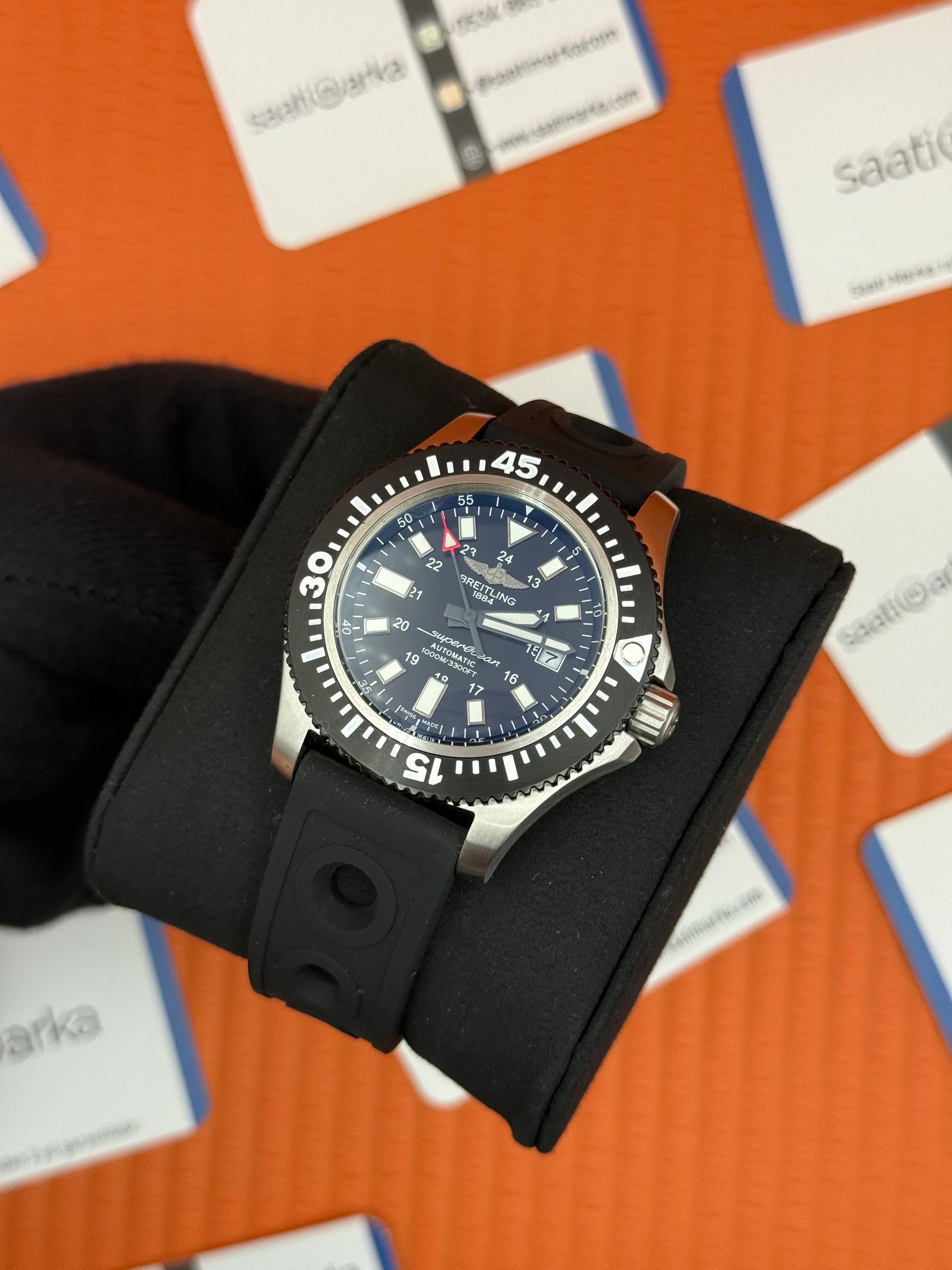 BREITLING Superocean black dial bezel siyah kauçuk kordon çelik kasa