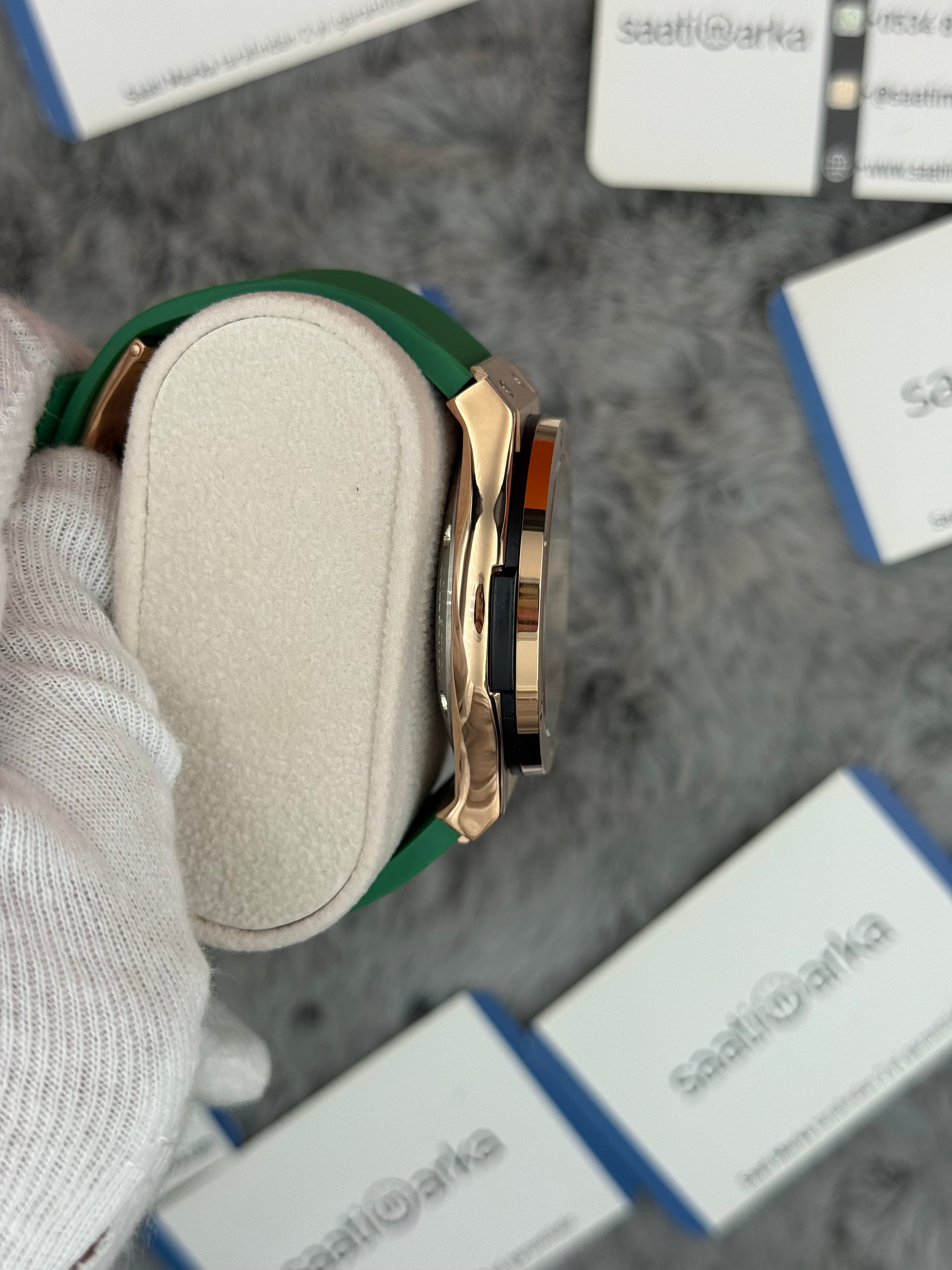 HUBLOT vendome 41mm rose kasa yeşil kadran yeşil kauçuk kordon erkek kol saati