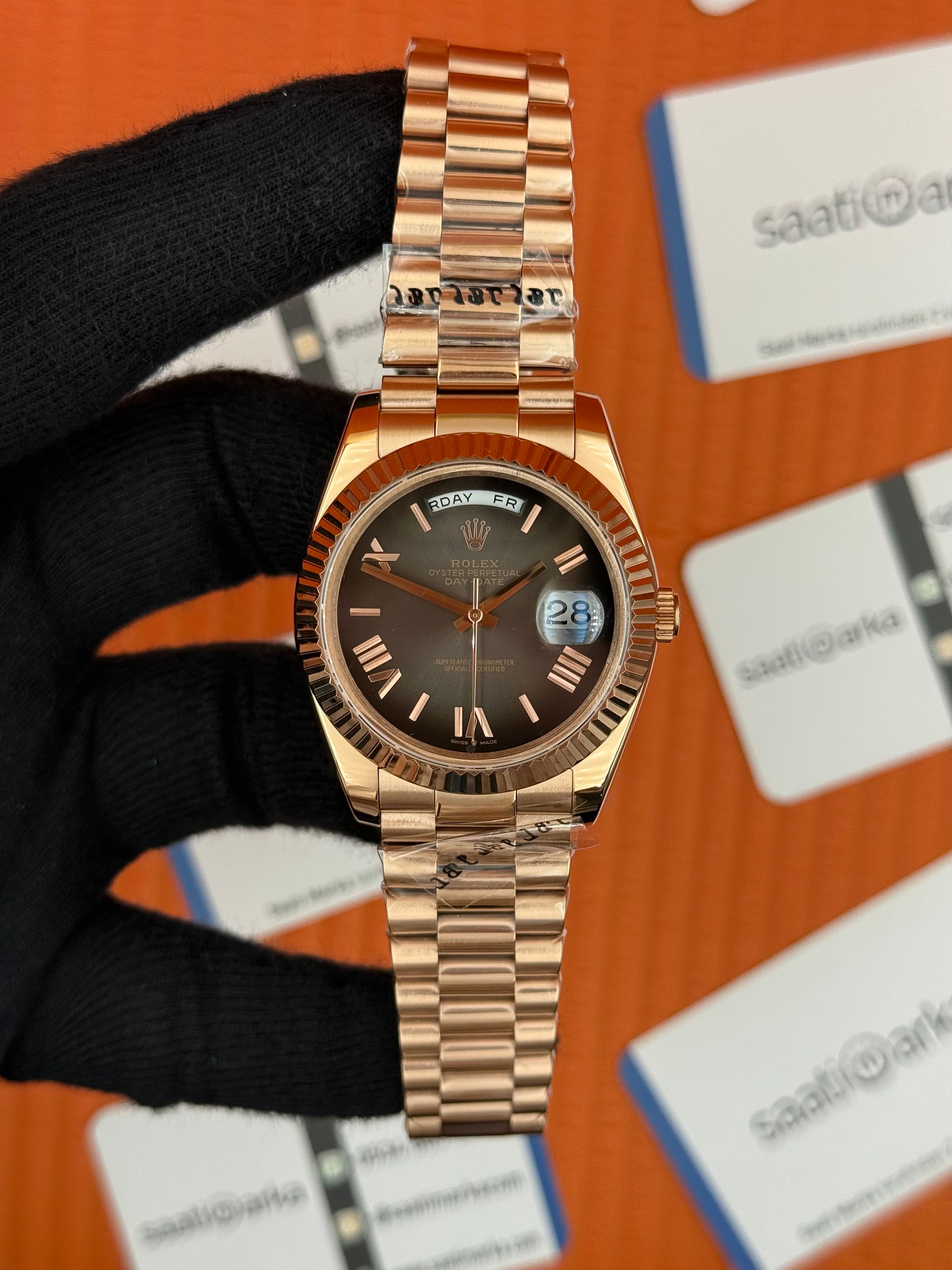 ROLEX Day Date roma rakamlı deep grey dial rose kasa-kordon oyster