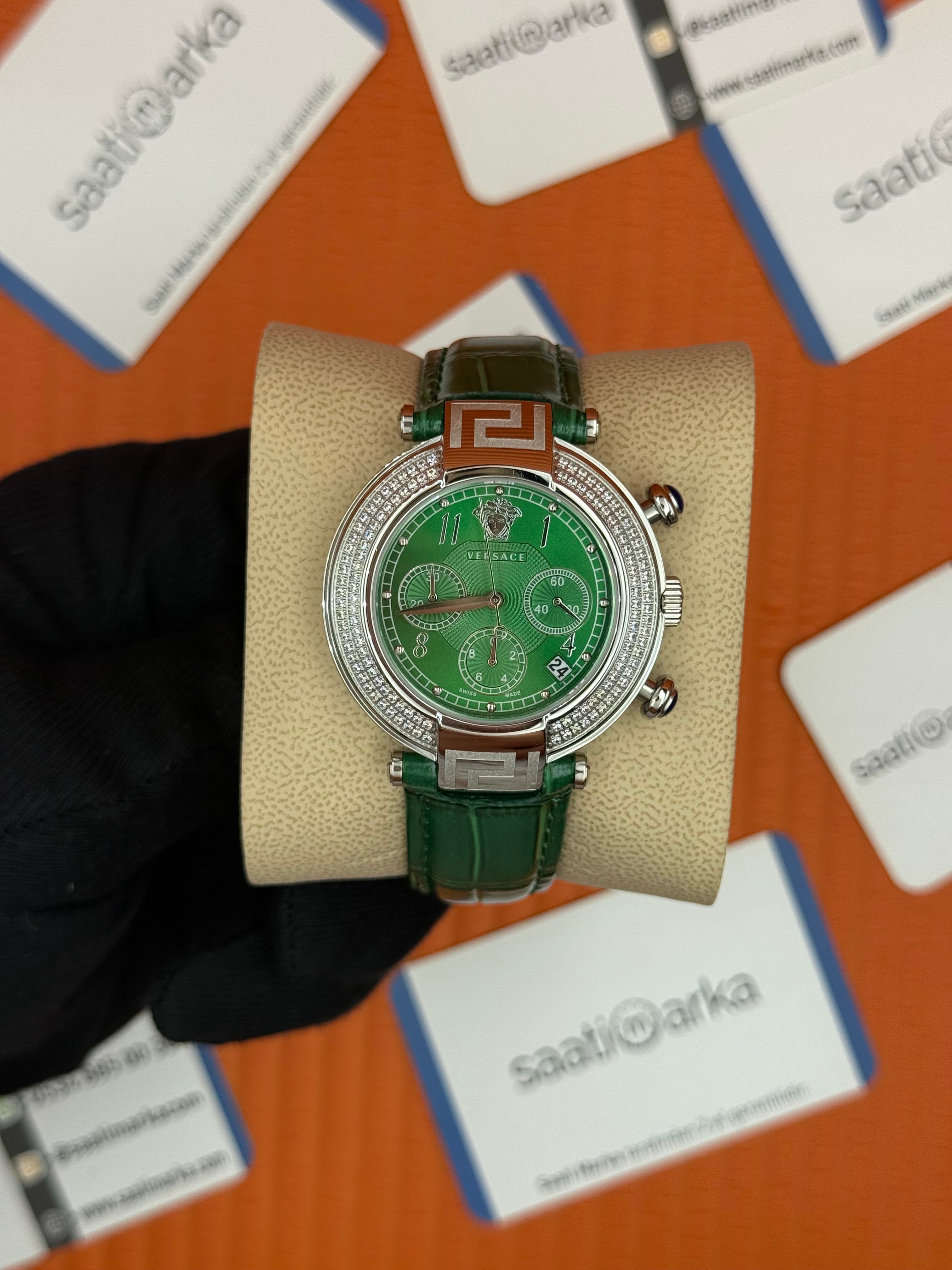 VERSACE taşlı bezel yeşil kadran yeşil deri kordon silver kasa kadın  kol saati