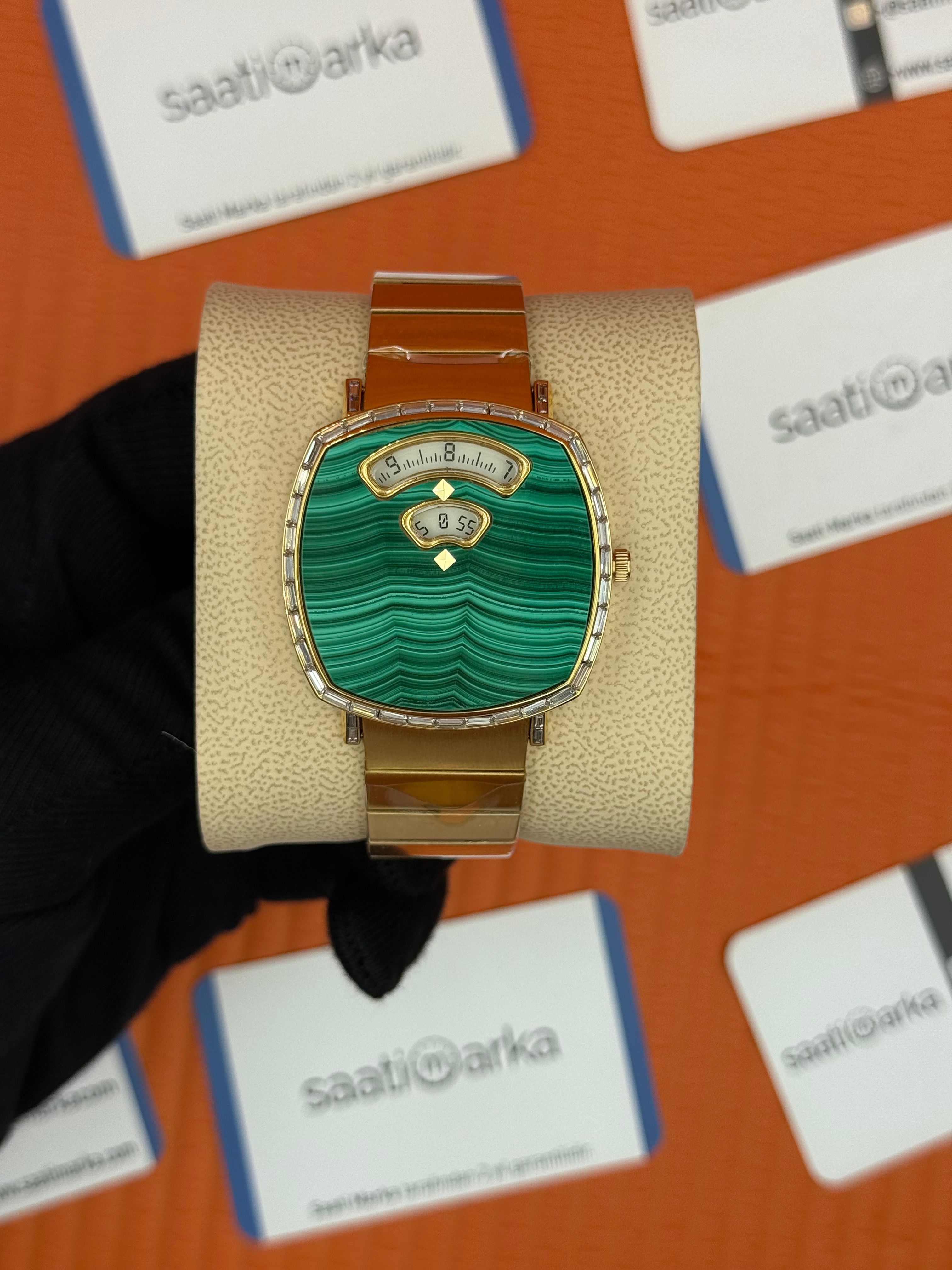 GUCCI GRIP yeşil gold kordon taşlı bezel kadın kol saati