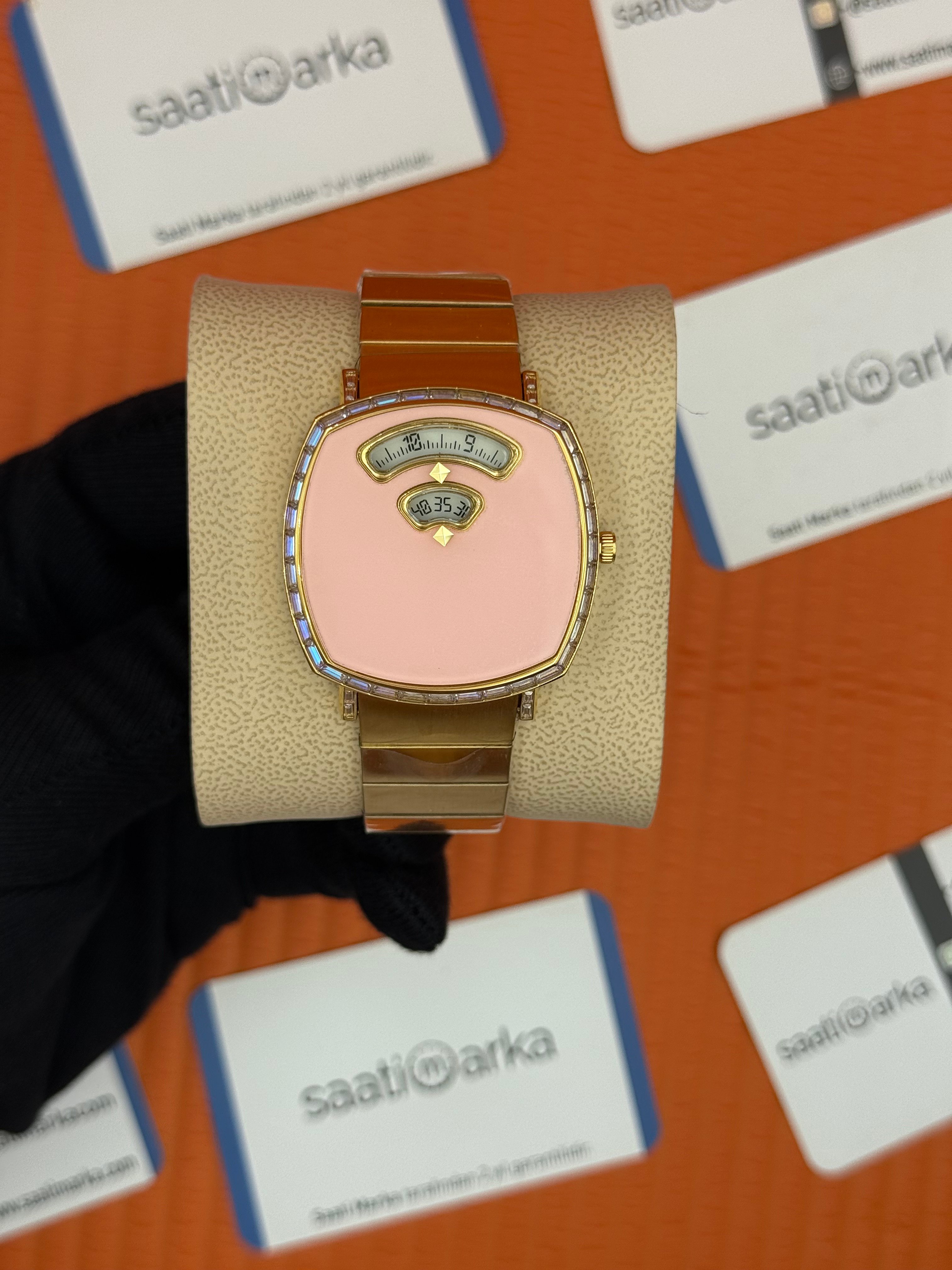 GUCCI GRIP toz pembe kadran gold kordon kadın kol saati