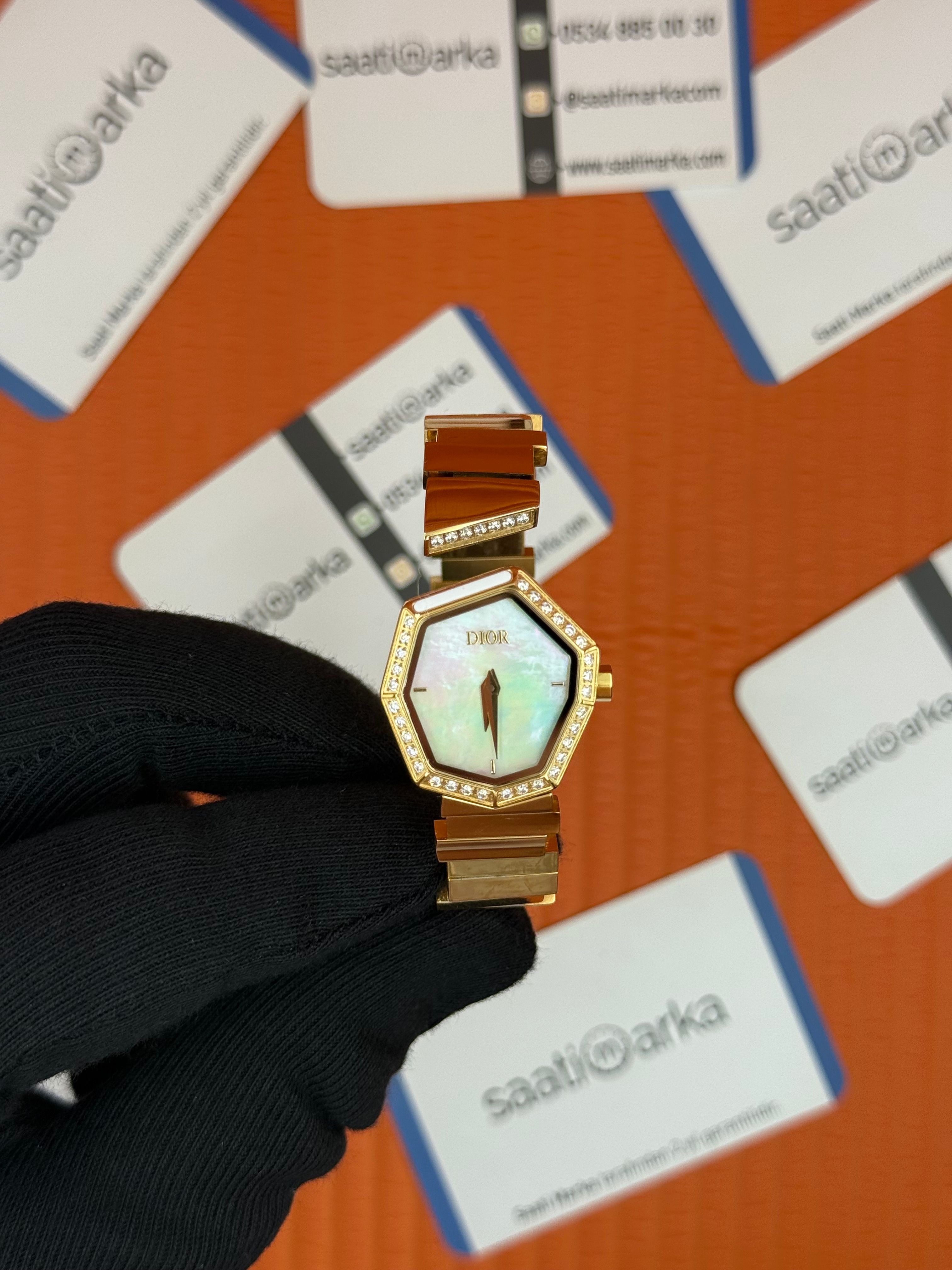 DİOR sedefli kadran taşlı bezel gold kasa kordon kadın kol saati