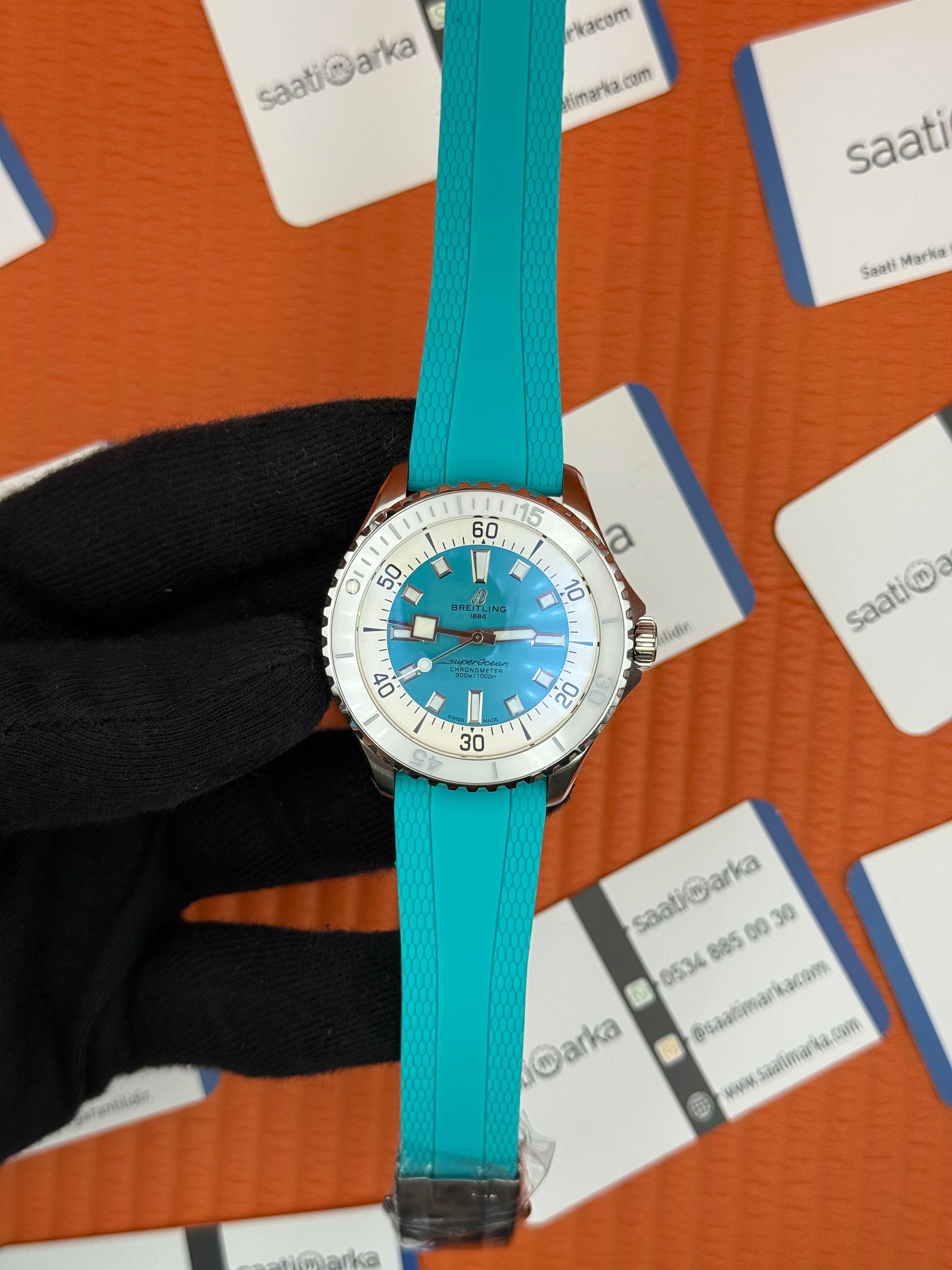 BREITLING Superocean turkuaz kauçuk kordon turkuaz kadran