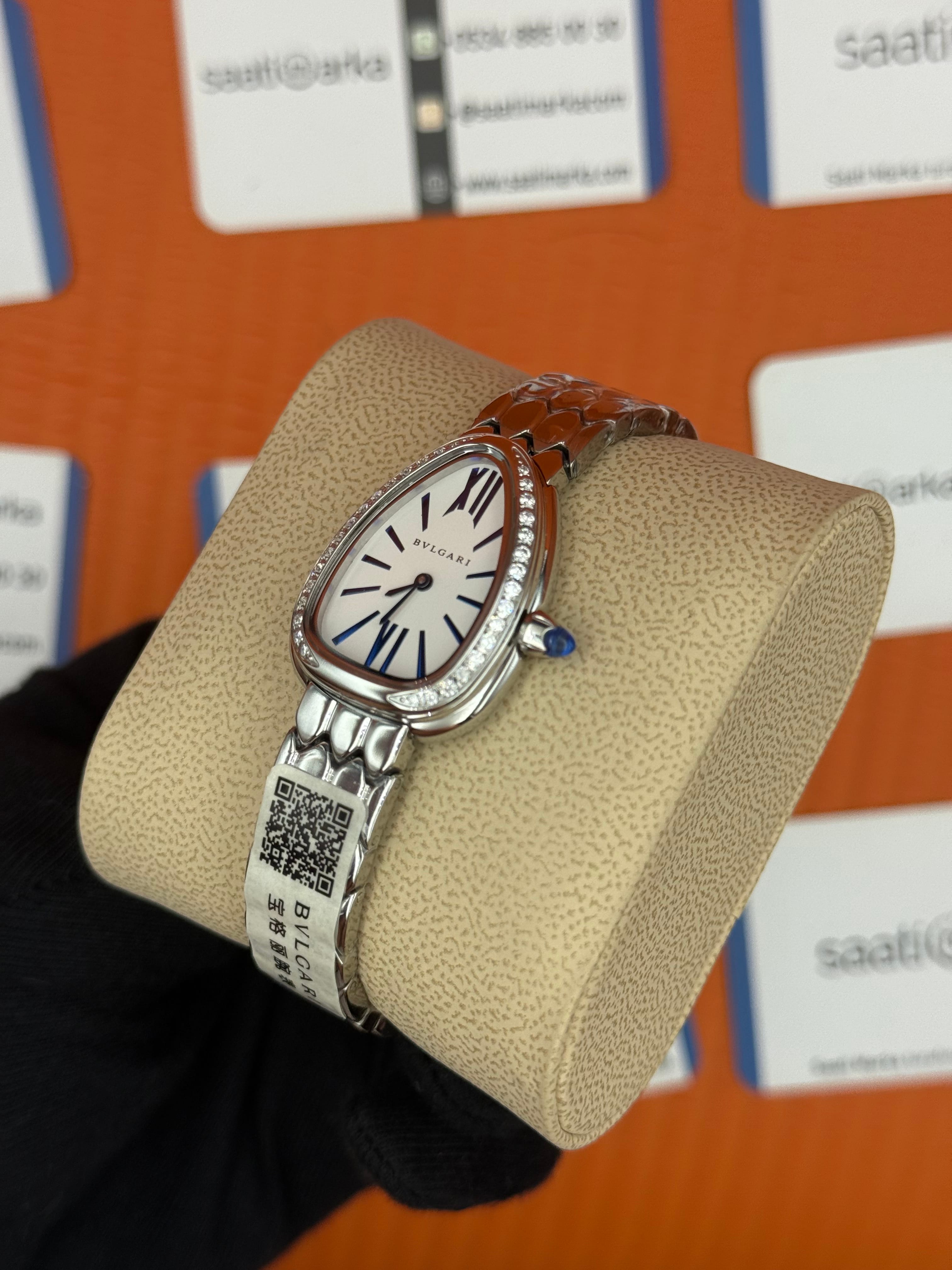 BVLGARİ serpenti seduttori taşlı bezel beyaz kadran silver kasa kordon  kadın kol saati