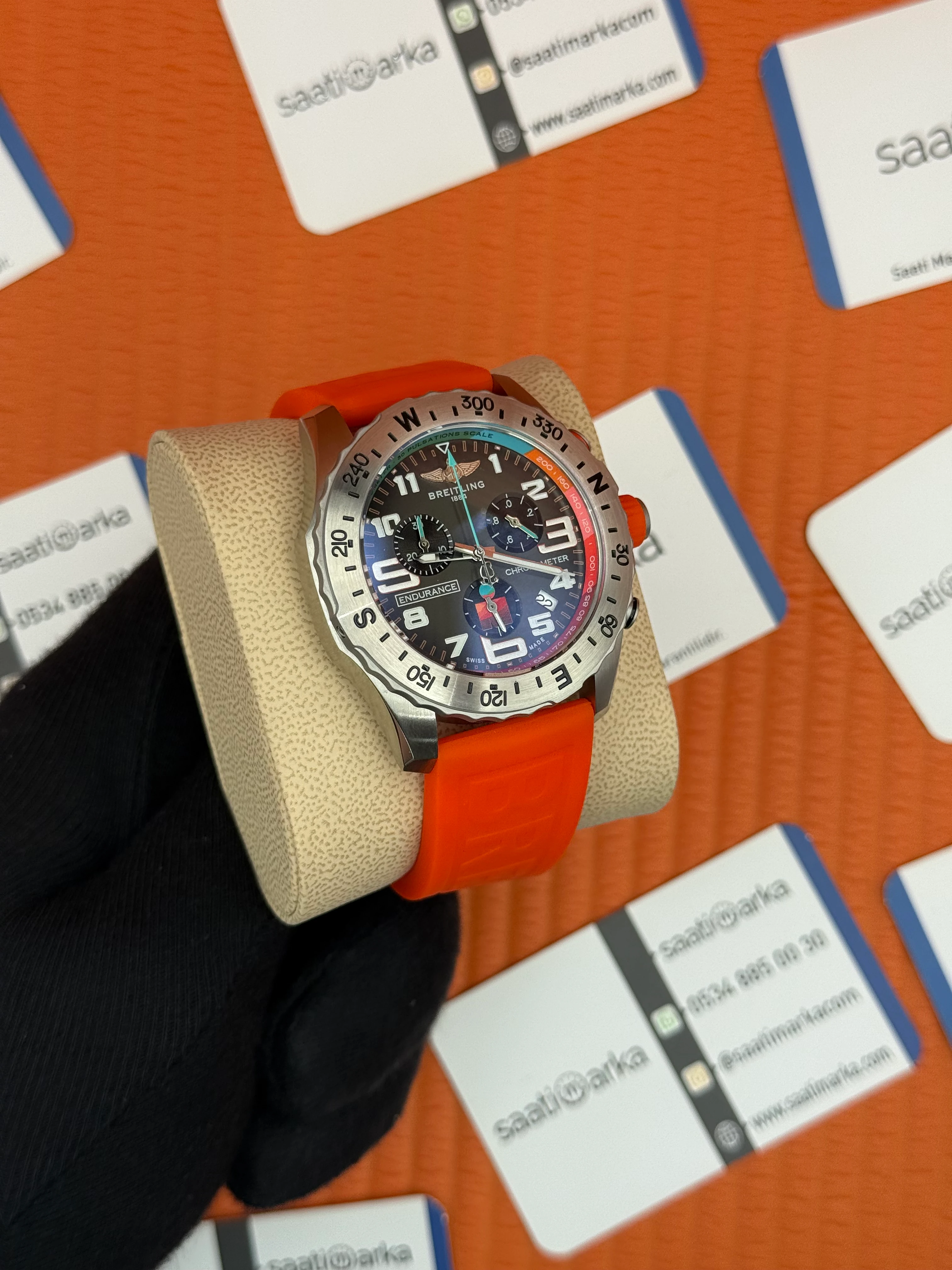 BREITLING Endurance turuncu kauçuk kordon gri kadran çelik kasa