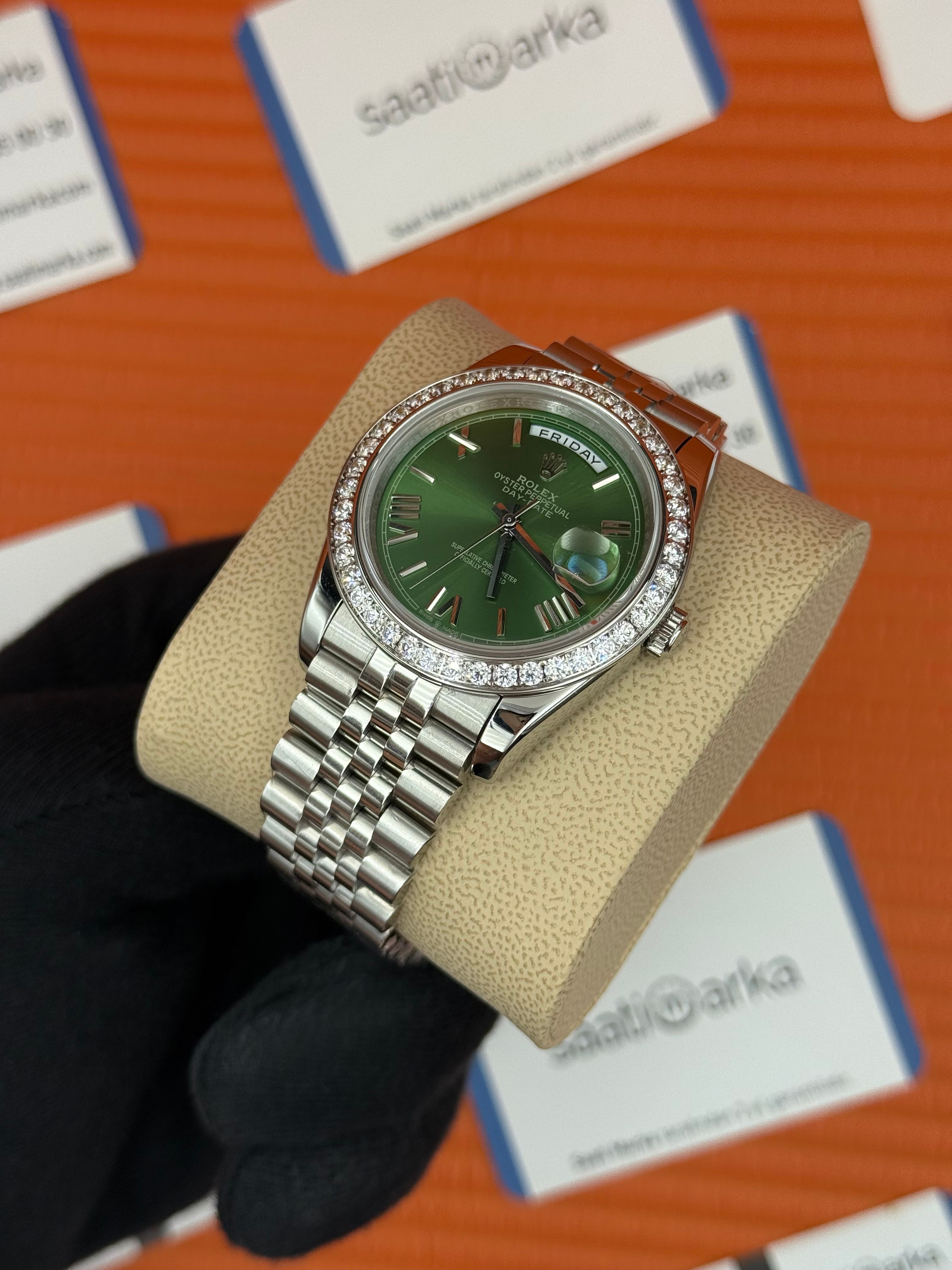 ROLEX Day Date taşlı bezel roma rakamlı yeşil kadran silver jubilee kordon