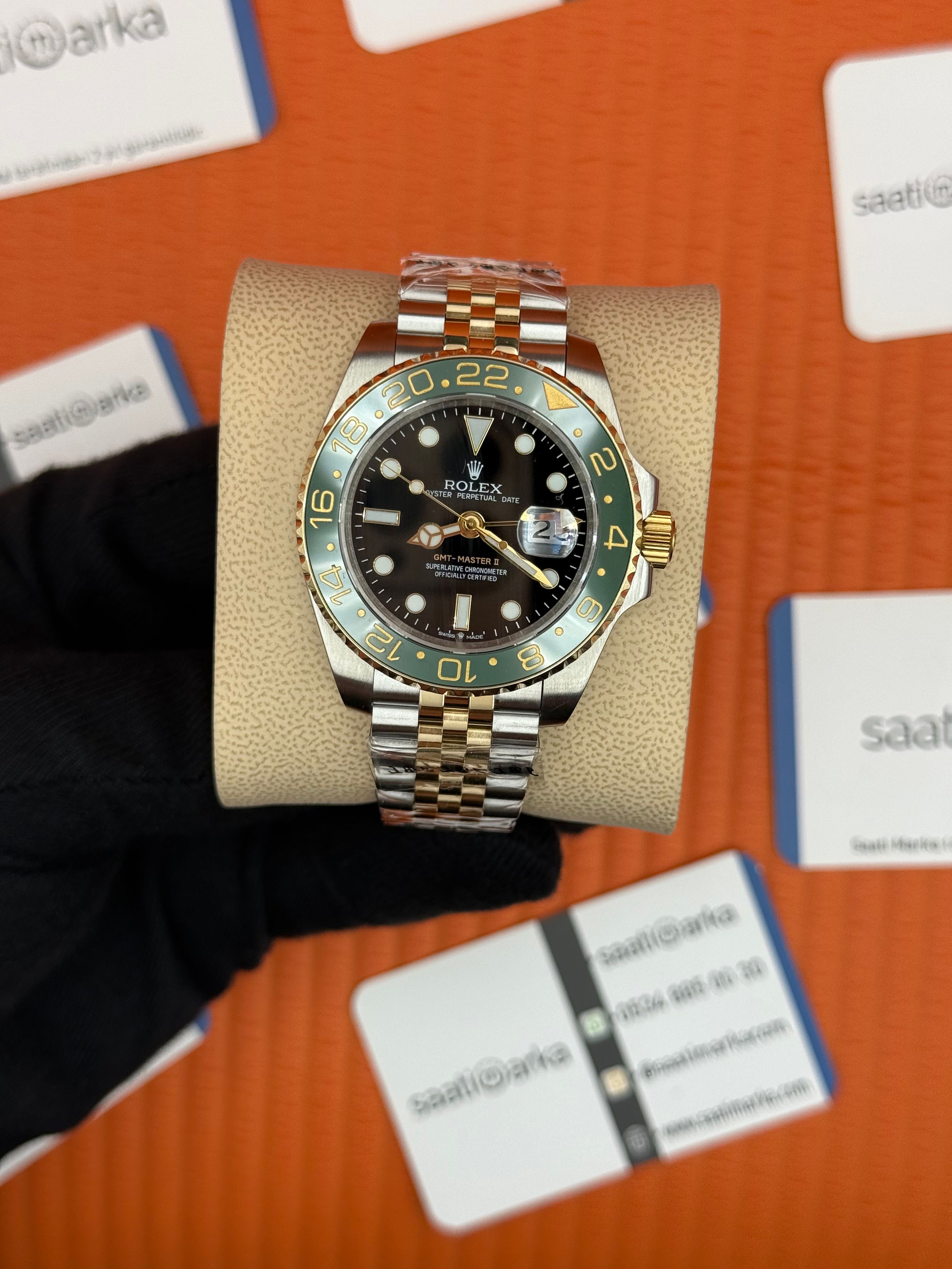 ROLEX Gmt Master black dial green bezel jubilee gold silver kordon 40mm