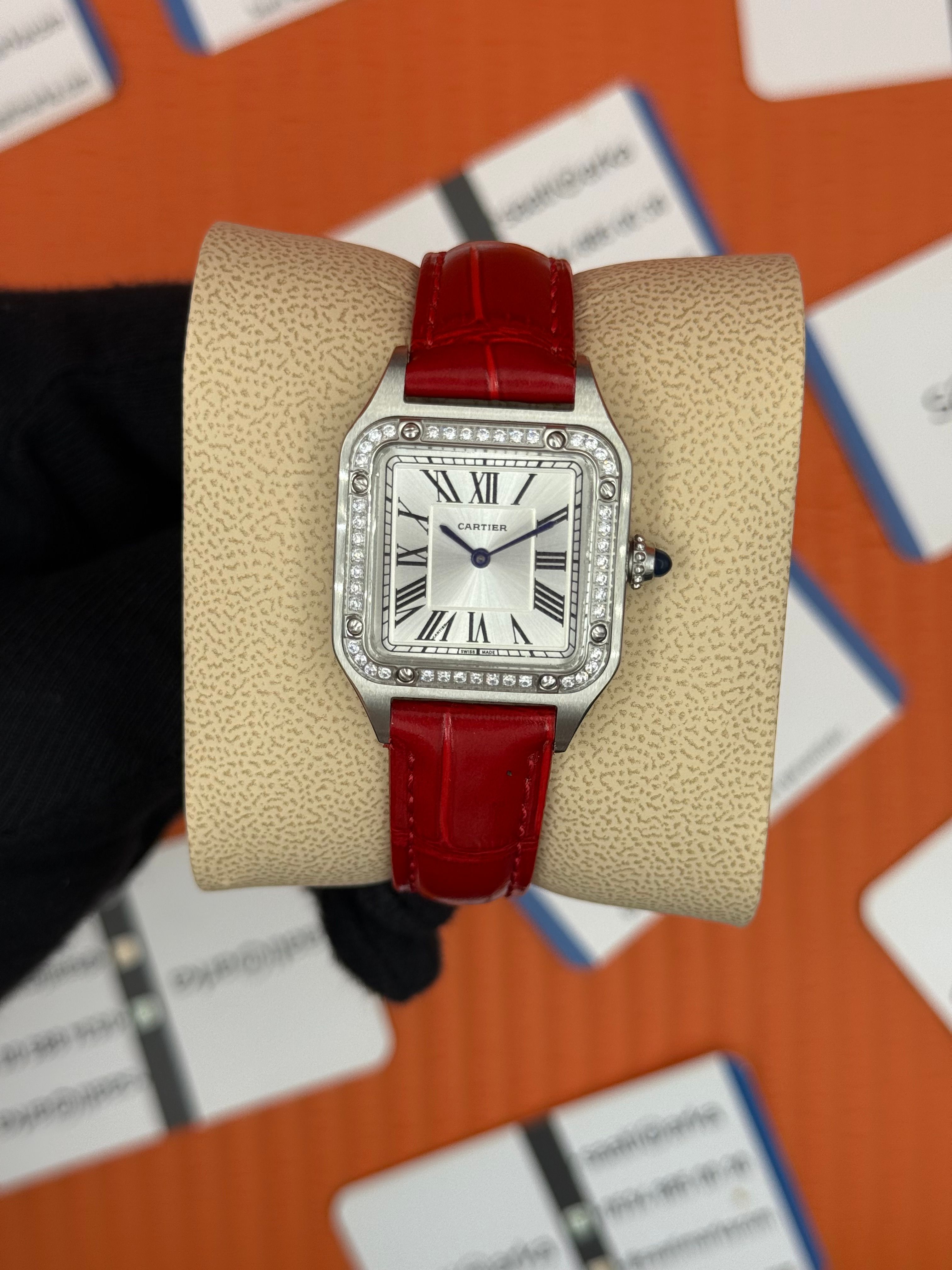 CARTIER Santos 27mm kadın kol saati silver kasa taşlı bezel kırmızı deri kordon