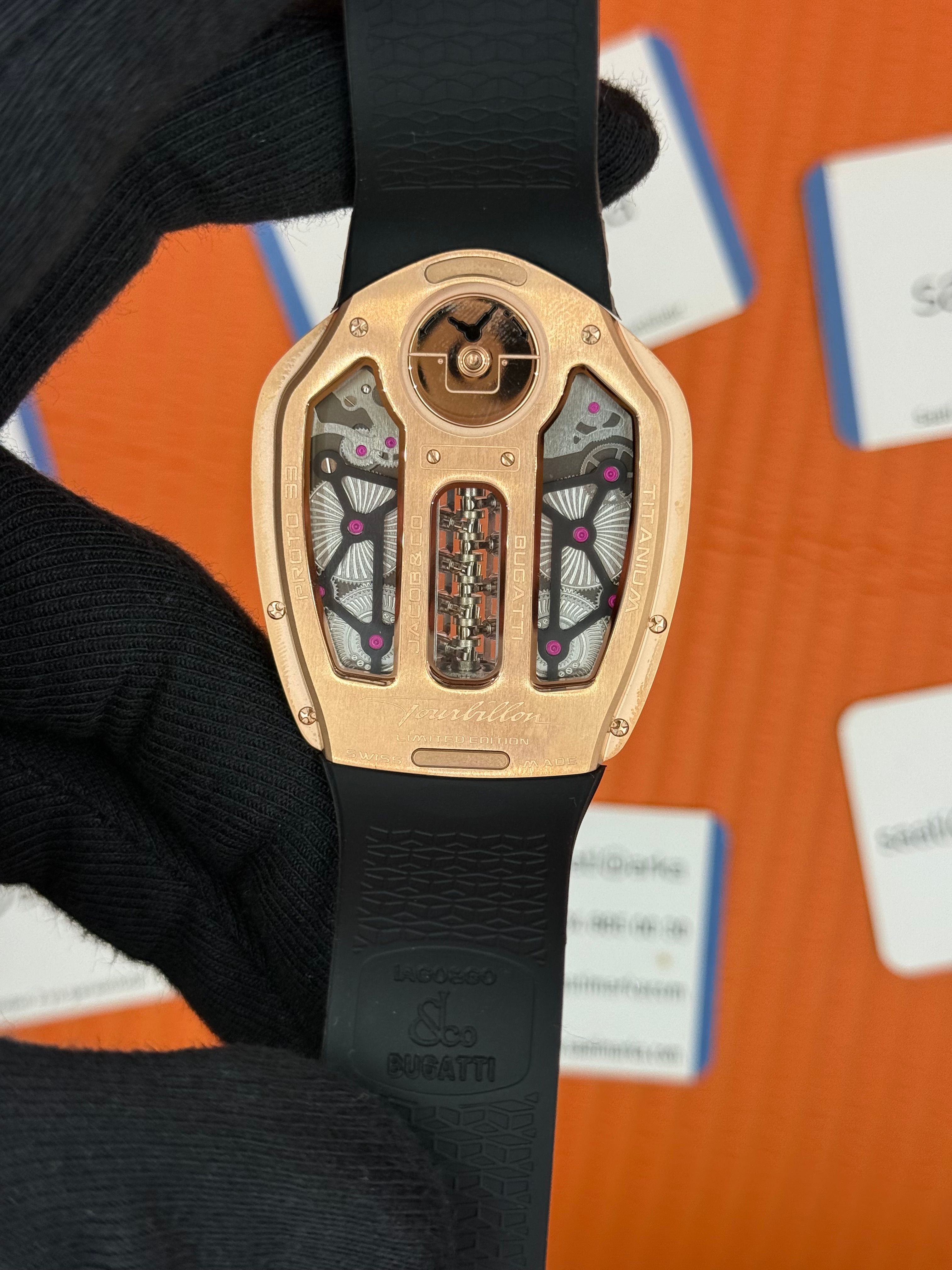 JACOB&CO BUGATTI turbillon kadran siyah kauçuk kordon rose kasa 