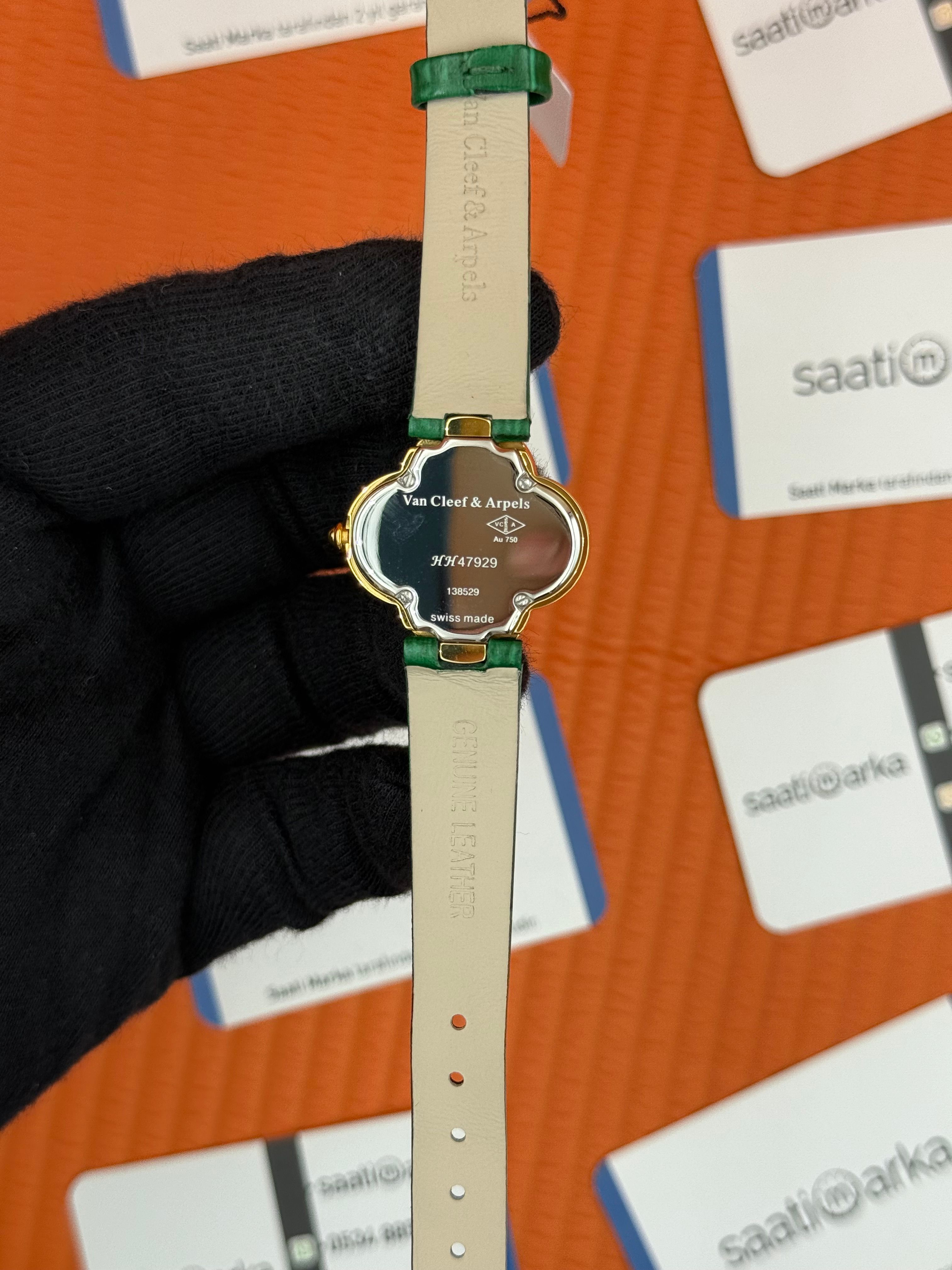 VAN CLEEF yeşil kadran yeşil deri kordon gold kasa taşlı bezel kadın kol saati