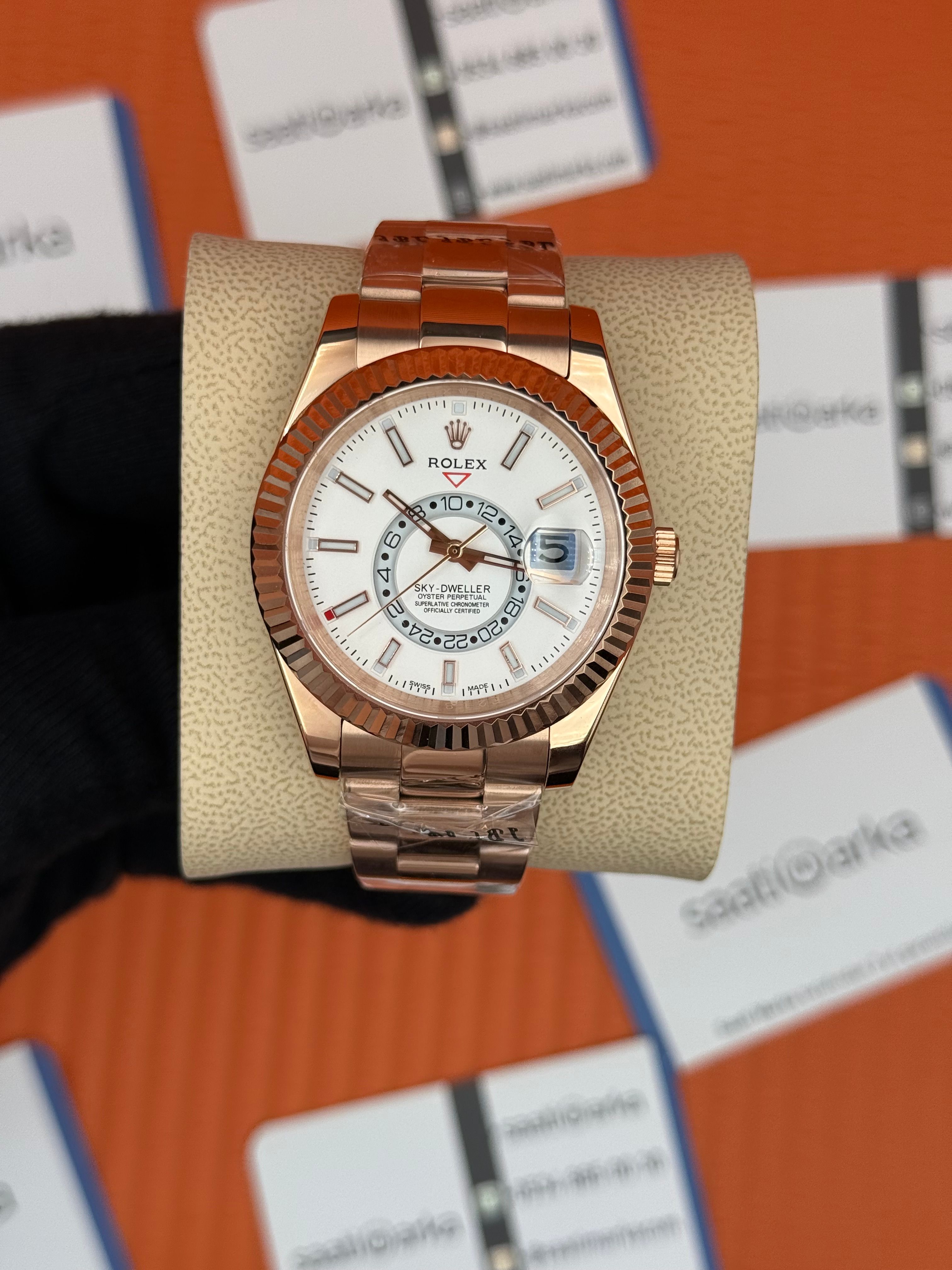 ROLEX Sky Dweller white dial oyster kordon rose kasa-kordon