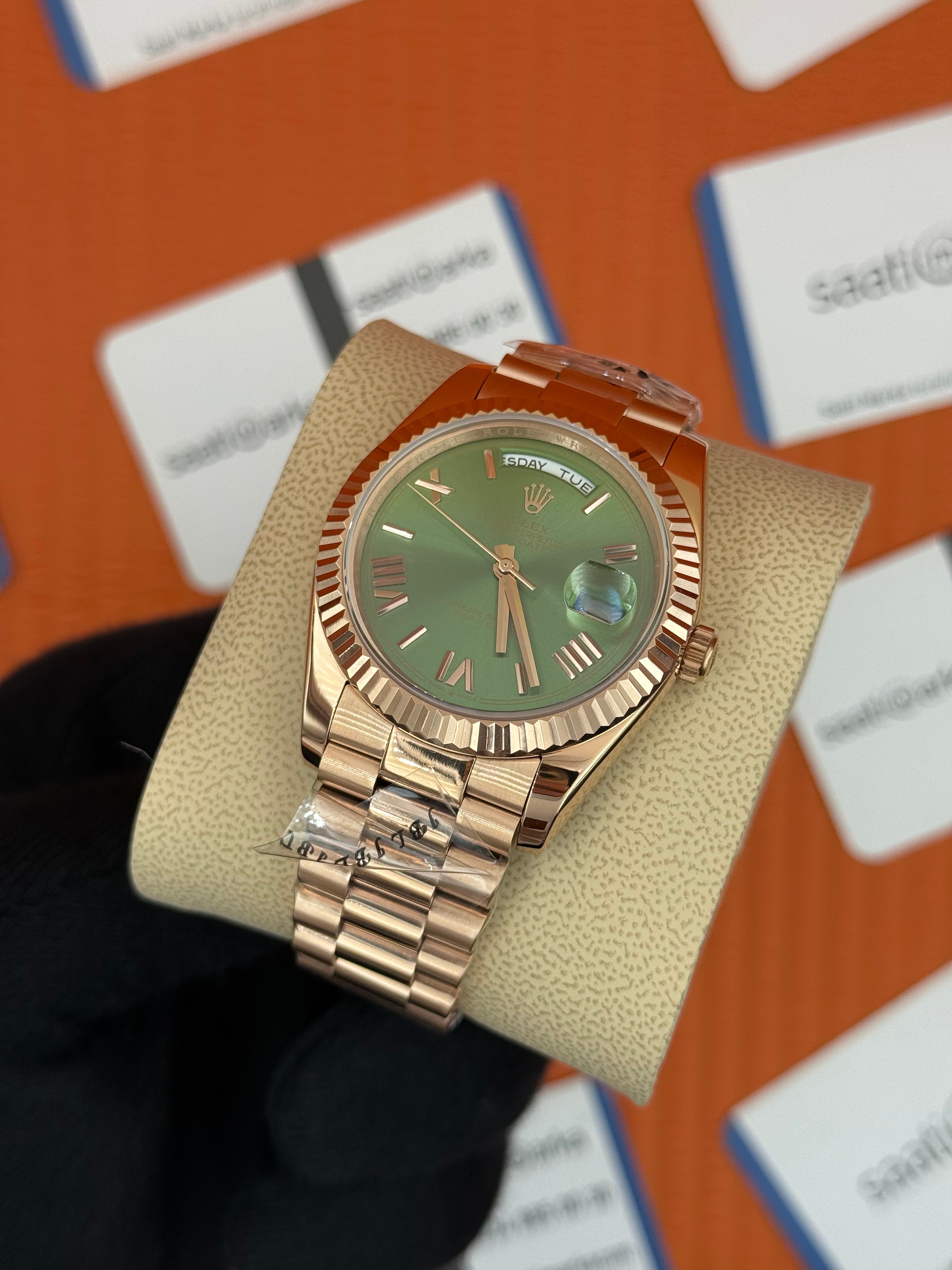 ROLEX Day Date roma rakamlı yeşil kadran rose kasa-kordon oyster 