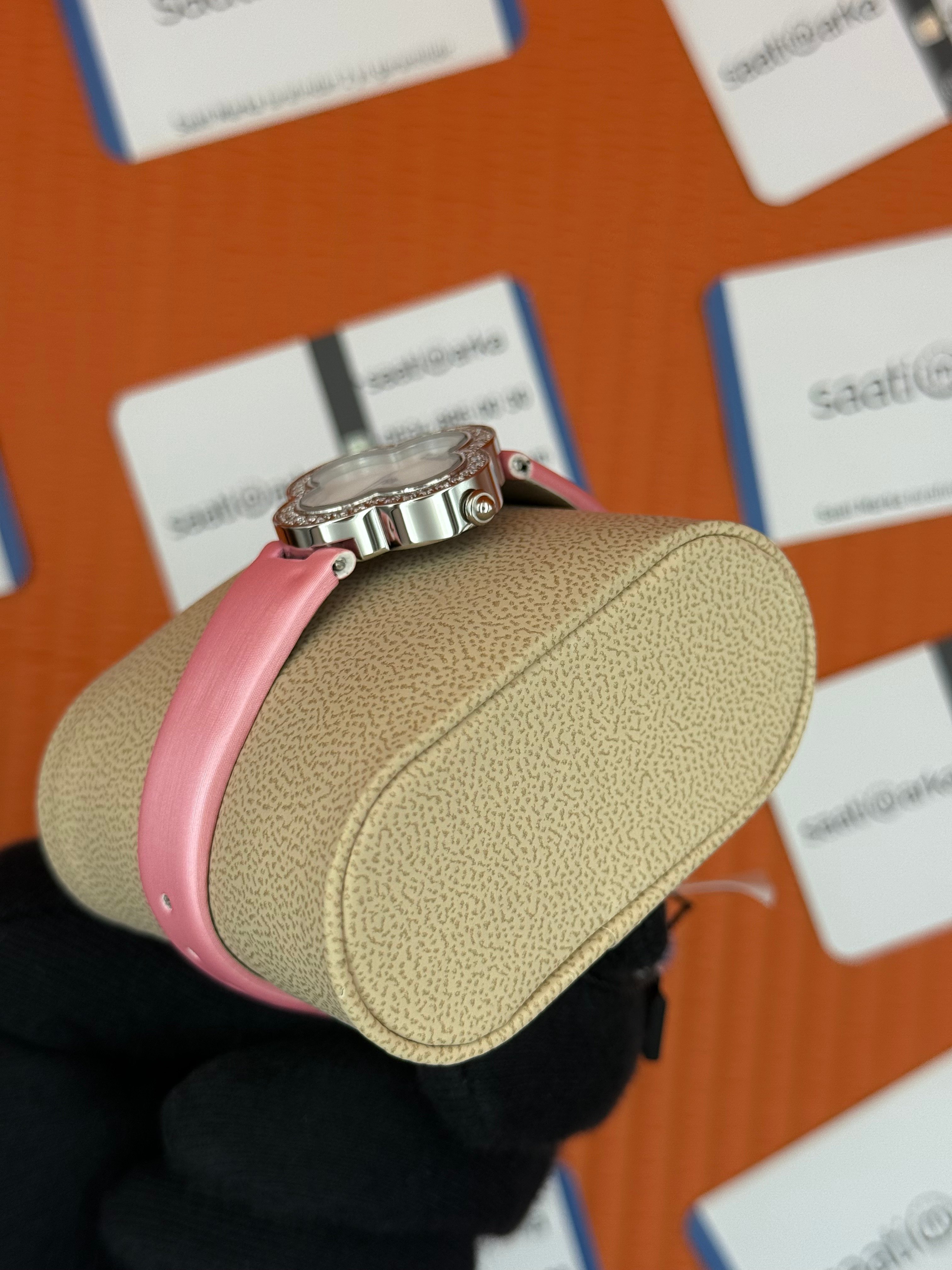 VAN CLEEF beyaz kadran pembe deri kordon taşlı bezel kadın kol saati